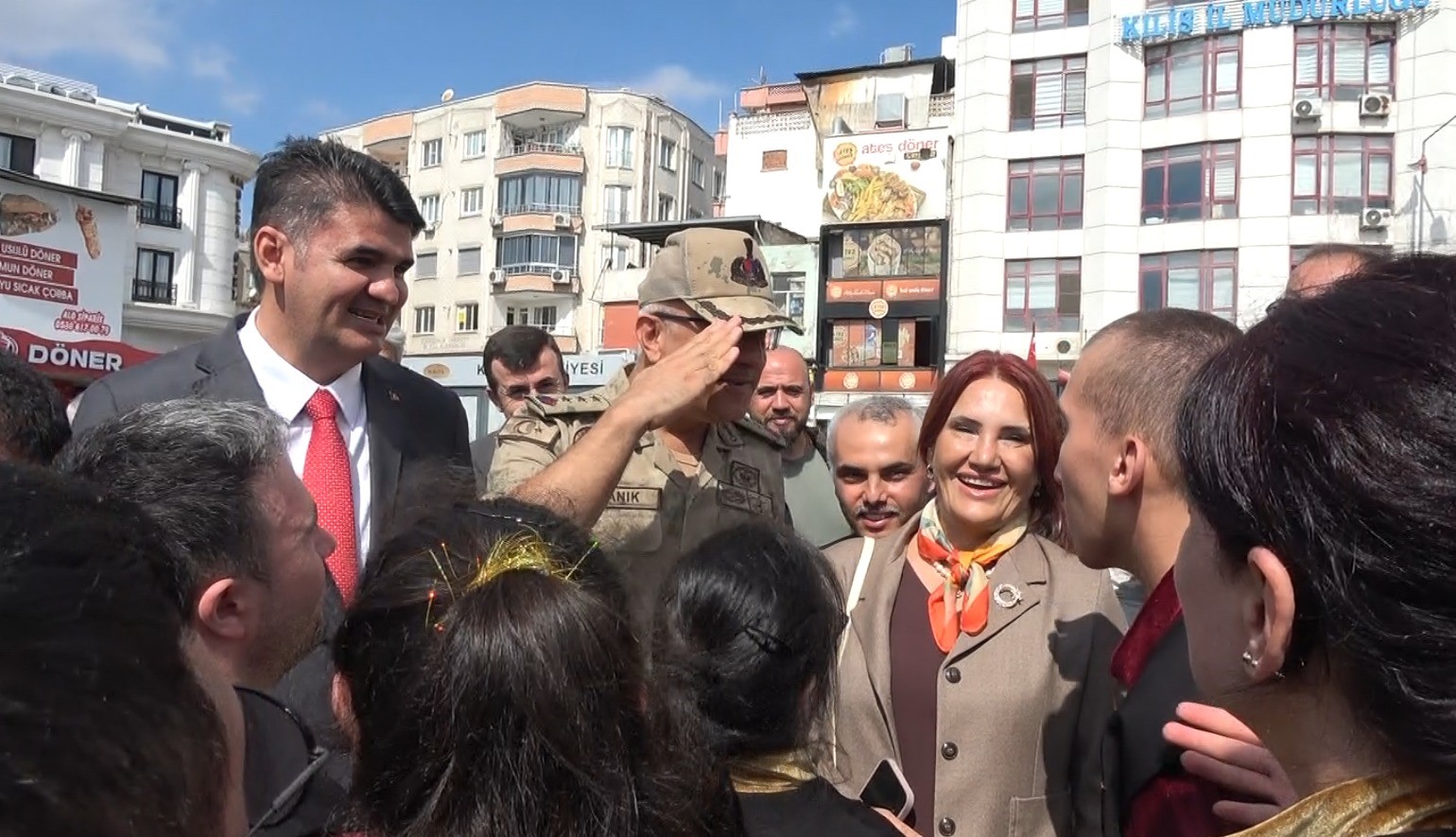 KİLİS’TE DÜNYA YAŞLILAR GÜNÜ KAPSAMINDA YAŞLI VATANDAŞLAR VE KENT PROTOKOLÜNÜN KATILIMIYLA YÜRÜYÜŞ DÜZENLENDİ.