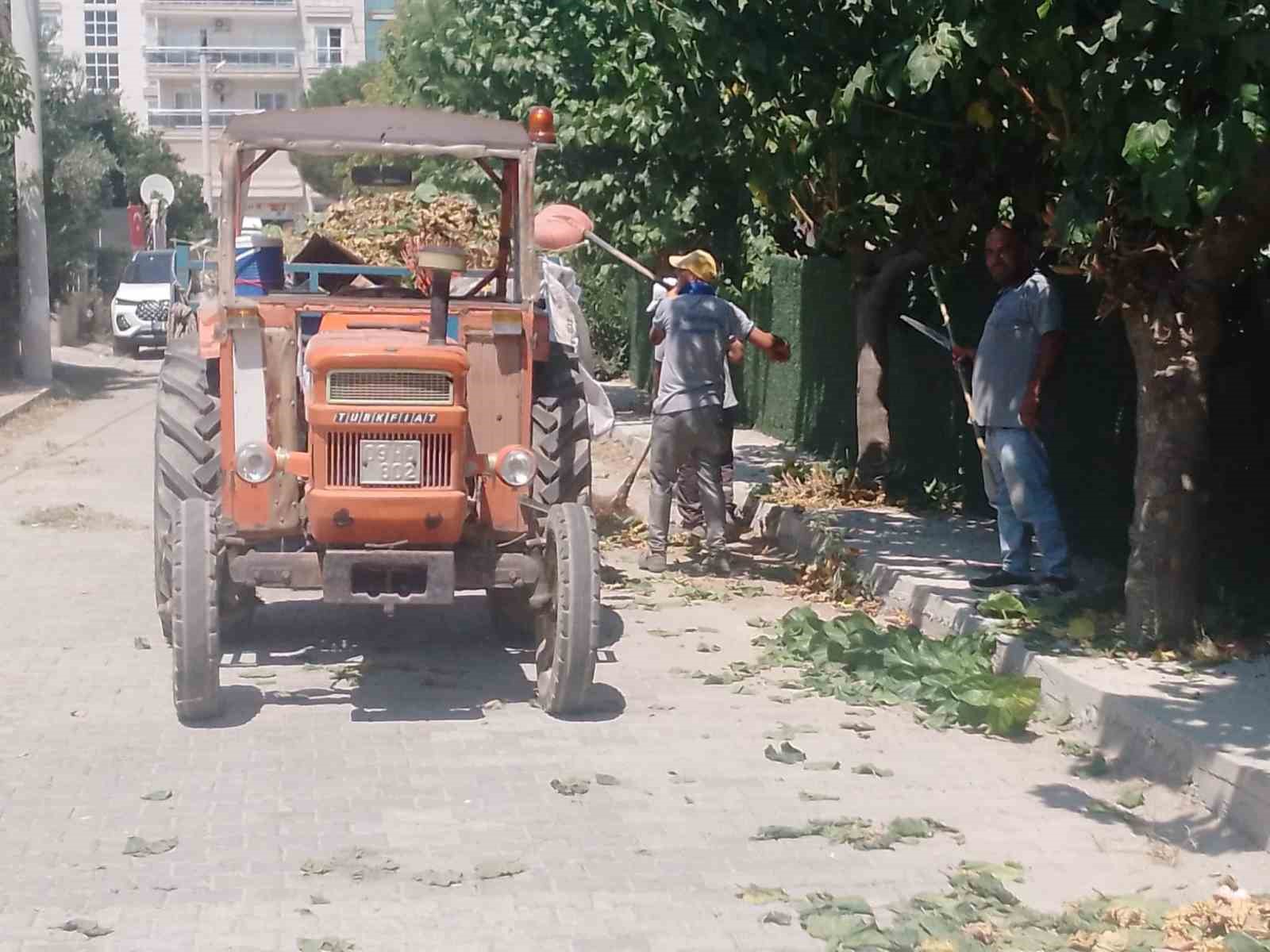 KÖŞK BELEDİYESİ TEMİZLİK İŞLERİ EKİPLERİ, İLÇE GENELİNDEKİ PARK, BAHÇE VE YEŞİL ALANLARDA OT BİÇME, TEMİZLİK VE ÇEVRE DÜZENLEME ÇALIŞMALARINI SÜRDÜRÜYOR.