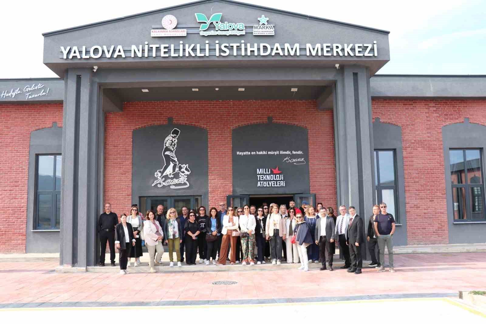YALOVA MAKİNE İHTİSAS ORGANİZE SANAYİ BÖLGESİ (OSB), ERASMUS+PROGRAMI KAPSAMINDA İTALYA’DAN GELEN EĞİTİM HEYETİNİ AĞIRLADI. ZİYARETTE, MESLEKİ EĞİTİM ALANINDA ULUSLARARASI İŞ BİRLİĞİ VE OKUL-SANAYİ İLİŞKİLERİNİN GELİŞTİRİLMESİ ELE ALINDI.