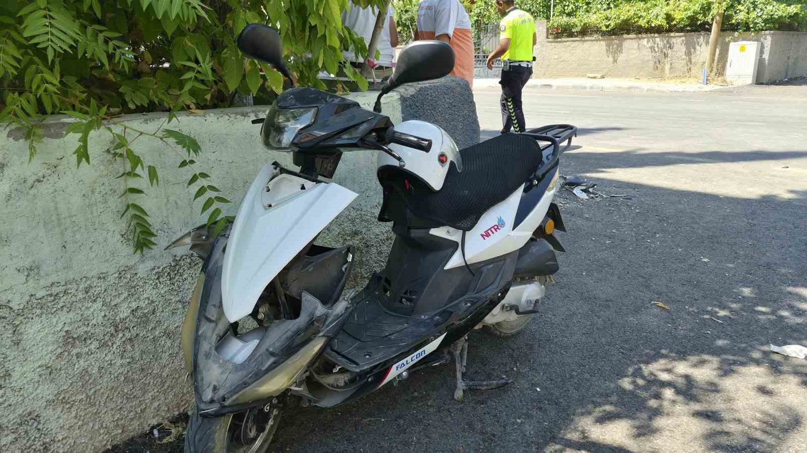ADIYAMAN’DA MOTOSİKLET İLE OTOMOBİLİN ÇARPIŞMASI SONUCU MEYDANA GELEN KAZADA 1 KİŞİ YARALANDI.
