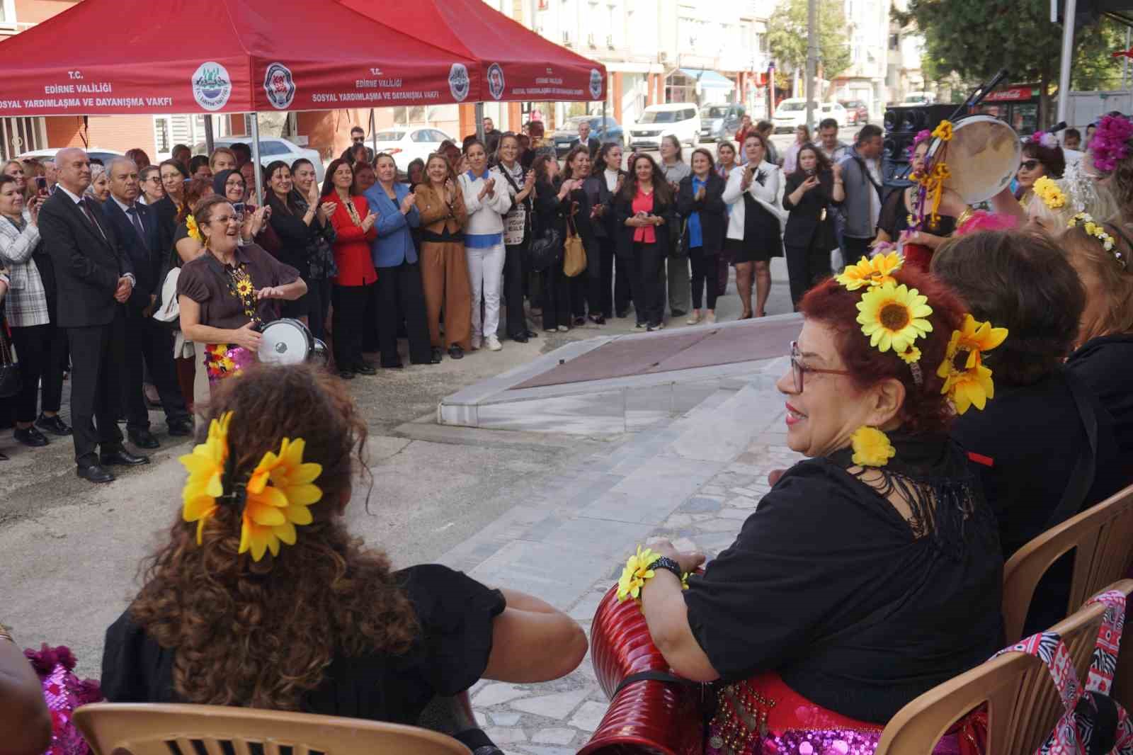 EDİRNE SOSYAL DAYANIŞMA MERKEZİ’NDE (SODAM), “BİR KADIN, BİN UMUT” TEMASIYLA YENİ EĞİTİM DÖNEMİNİN AÇILIŞI GERÇEKLEŞTİRİLDİ.