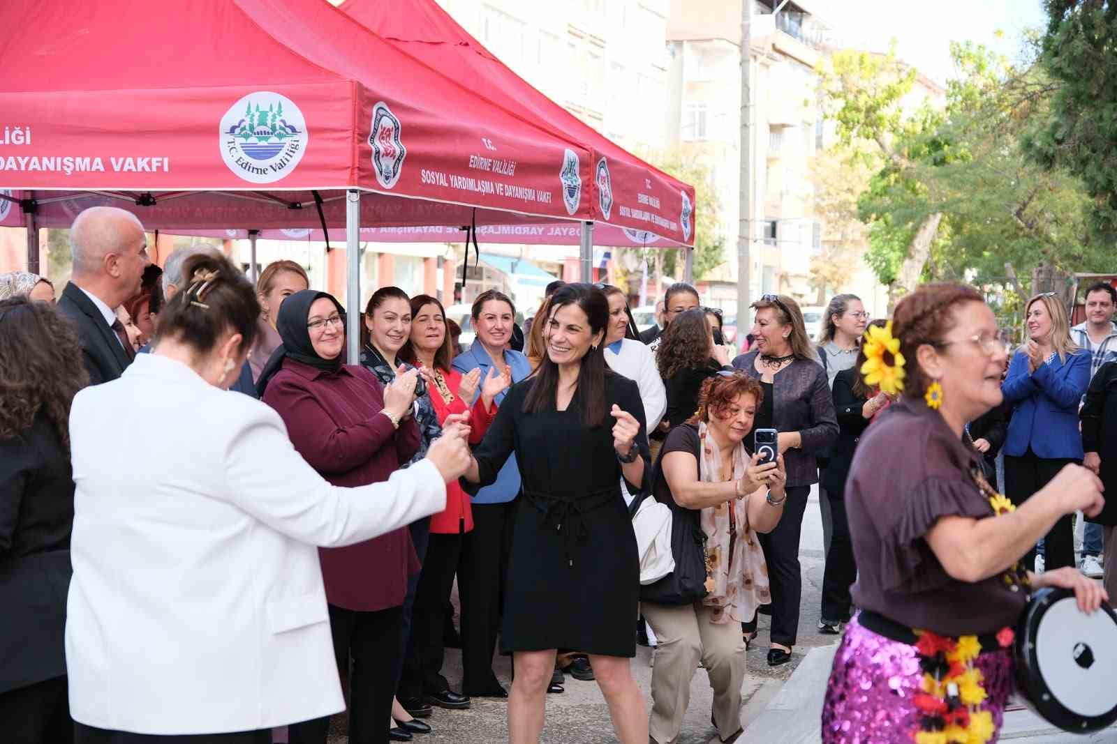 EDİRNE SOSYAL DAYANIŞMA MERKEZİ’NDE (SODAM), “BİR KADIN, BİN UMUT” TEMASIYLA YENİ EĞİTİM DÖNEMİNİN AÇILIŞI GERÇEKLEŞTİRİLDİ.