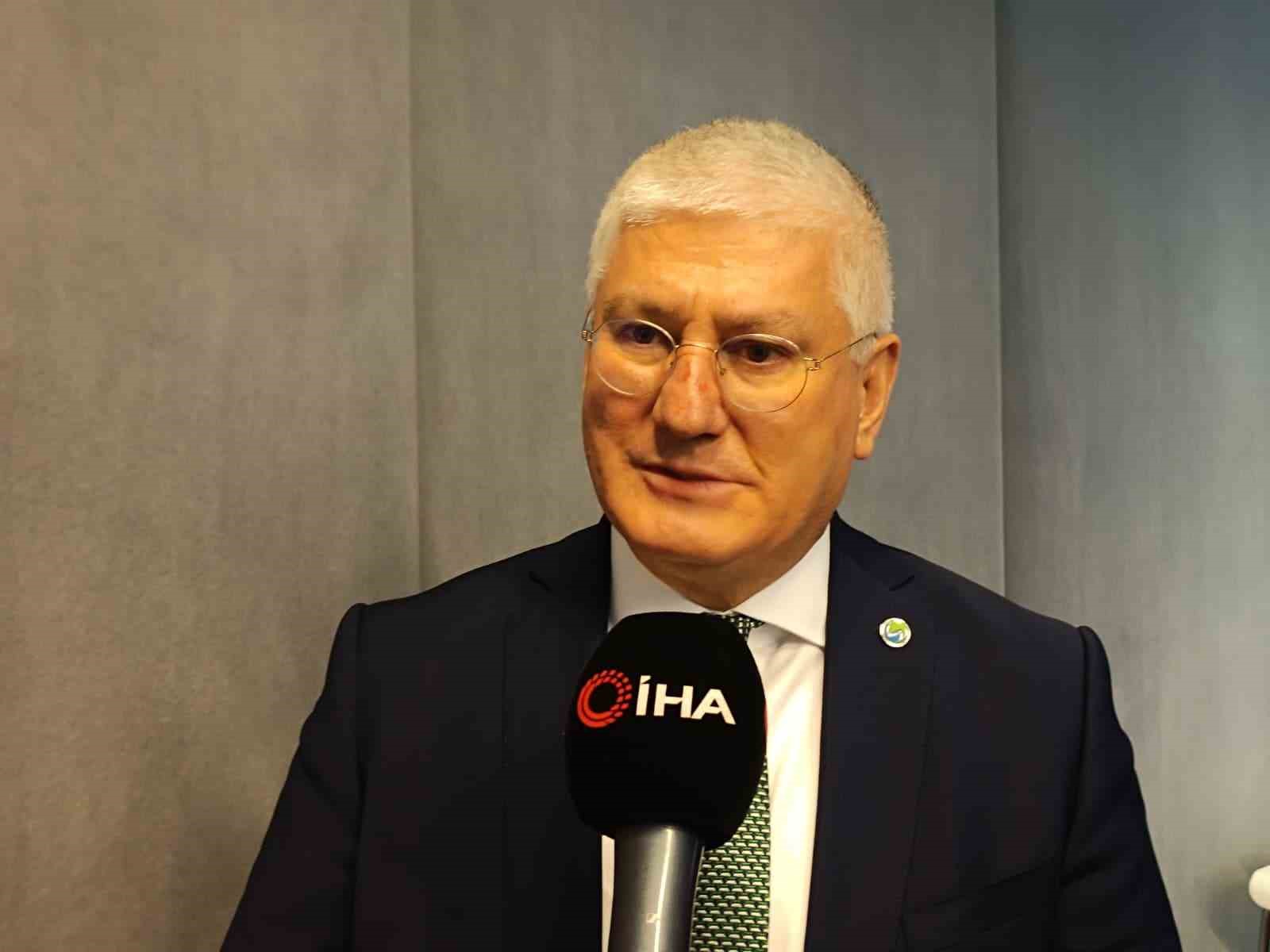 KONFERANSIN AÇILIŞINDA KONUŞAN TÜRKİYE SİGORTA BİRLİĞİ (TSB) BAŞKANI AHMET YAŞAR, İKLİM DEĞİŞİKLİĞİ, DOĞAL AFETLER VE KÜRESEL RİSK YÖNETİMİ KONULARINDA SİGORTA SEKTÖRÜNÜN ÜSTLENDİĞİ KRİTİK ROLE DİKKAT ÇEKTİ.