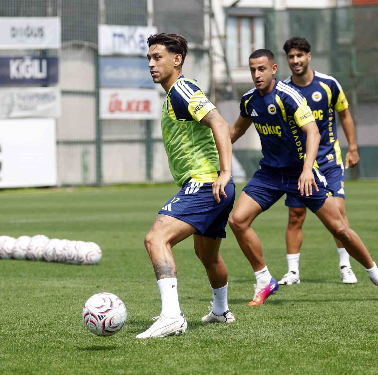 FENERBAHÇE, TRENDYOL SÜPER LİG’İN 2. HAFTASINDA 22 AĞUSTOS CUMARTESİ GÜNÜ SAAT 21.30’DA KONYASPOR İLE OYNAYACAĞI MAÇIN HAZIRLIKLARINA YAPTIĞI ANTRENMANLA BAŞLADI.