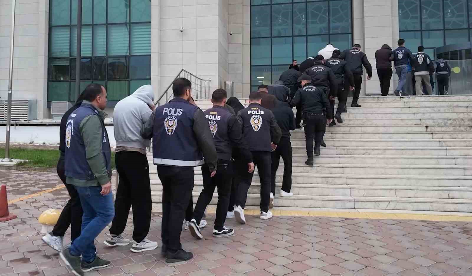 KIRIKKALE MERKEZLİ 8 İLDE DÜZENLENEN OPERASYONDA, YASA DIŞI BAHİS GELİRLERİNİ BAŞKALARI ADINA AÇILAN BANKA HESAPLARI VE KRİPTO PARA PLATFORMLARI ÜZERİNDEN AKLADIKLARI BELİRLENEN SUÇ ÖRGÜTÜNÜN 1 MİLYAR 219 MİLYON LİRAYI AŞAN PARA TRAFİĞİ DEŞİFRE EDİLDİ. ÖRGÜTÜN YAPILANMASI VE PARA AKLAMA YÖNTEMLERİNİN ORTAYA ÇIKARILDIĞI SORUŞTURMADA, ADLİYEYE SEVK EDİLEN 18 ŞÜPHELİDEN 11'İ TUTUKLANIRKEN, 7'Sİ HAKKINDA ADLİ KONTROL TEDBİRİ UYGULANDI.