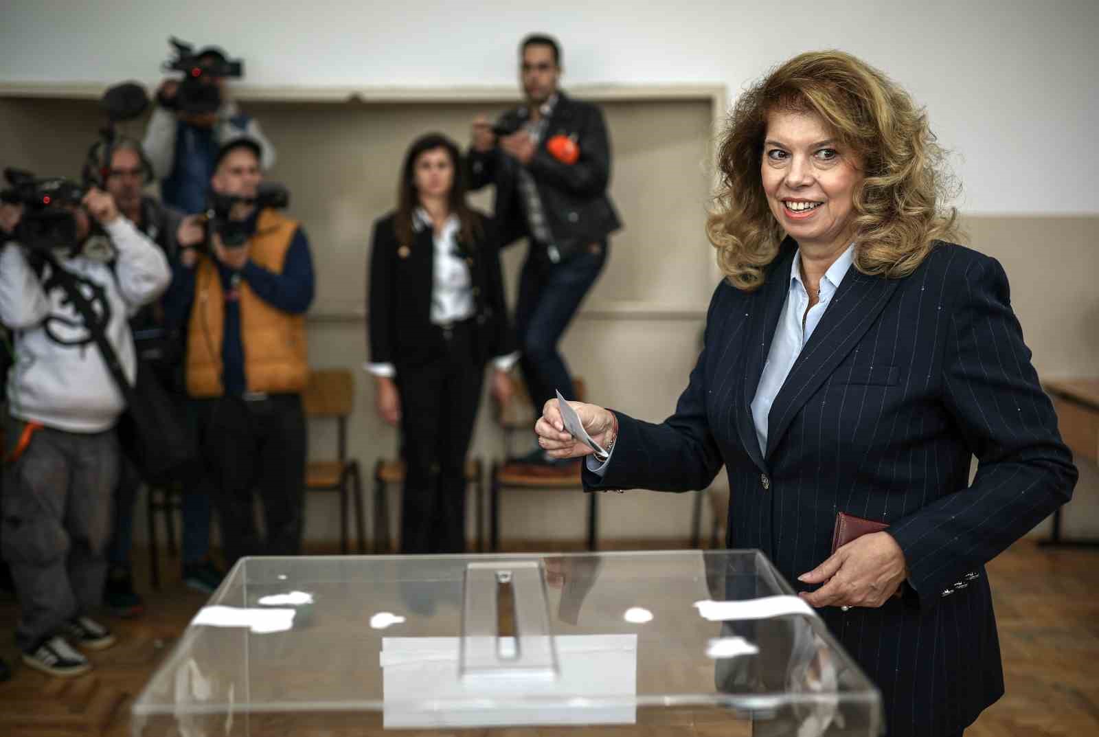 BULGARİSTAN CUMHURBAŞKANLIĞI SEÇİMİ İÇİN SANDIK BAŞINDA