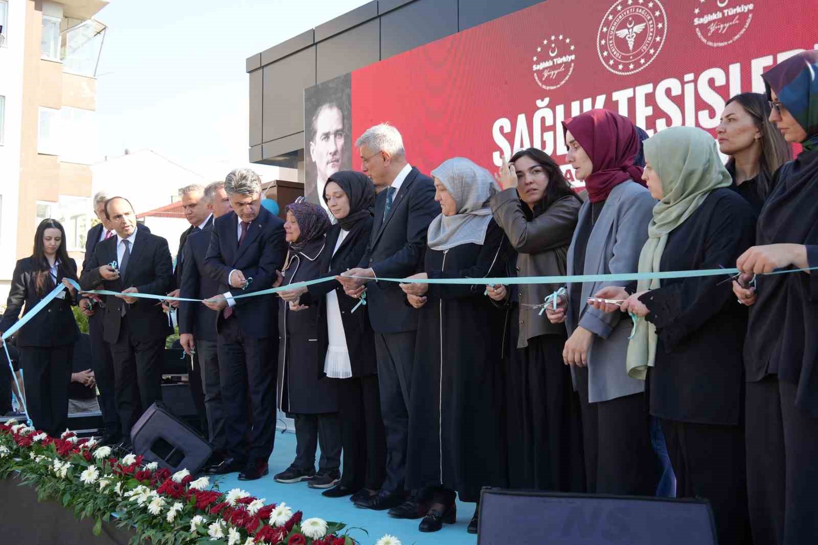 BOLU'DA 78 KİŞİNİN HAYATINI KAYBETTİĞİ GRAND KARTAL OTEL YANGININDA 8 YAKININI KAYBEDEN AVUKAT YÜKSEL GÜLTEKİN TARAFINDAN, KIZI ECZACI RUMEYSA GÜLTEKİN'İN ANISINI YAŞATMAK AMACIYLA YAPTIRILAN HEMODİYALİZ MERKEZİ, SAĞLIK BAKANI PROF. DR. KEMAL MEMİŞOĞLU'NUN KATILIMIYLA DÜZENLENEN TÖRENLE AÇILDI.
