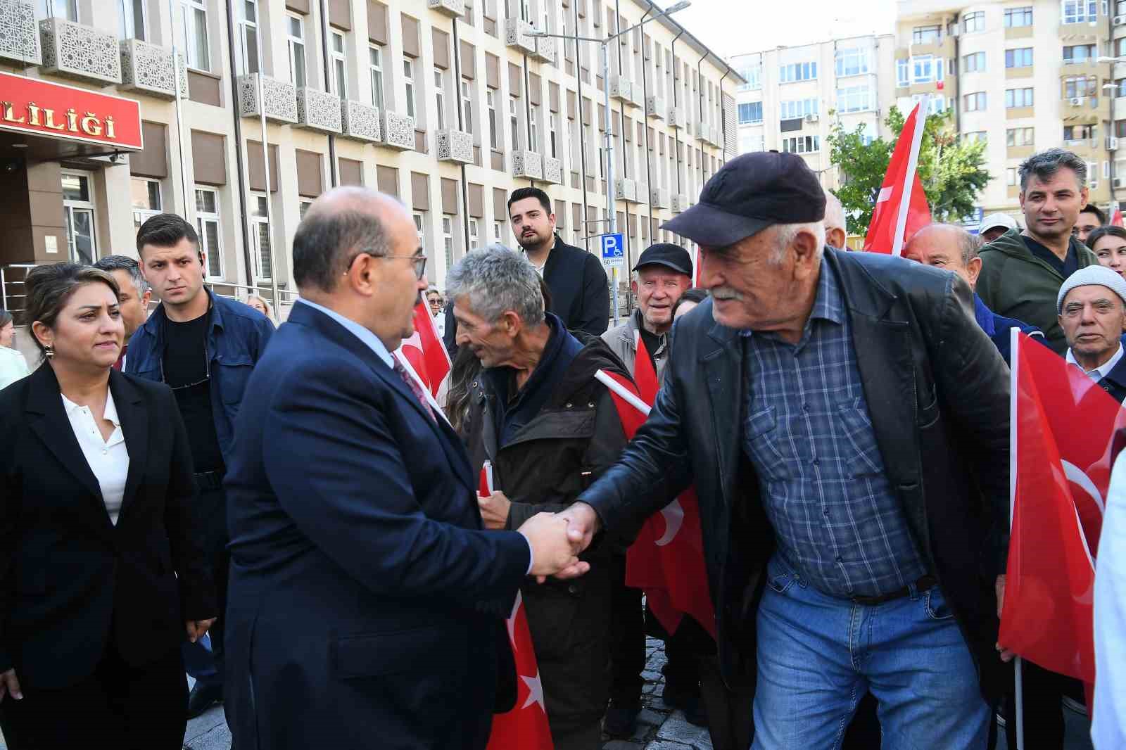 VALİLİK ÖNÜNDEKİ ETKİNLİĞİ VALİ YARDIMCISI AYDIN MEMÜK DE KATILDI