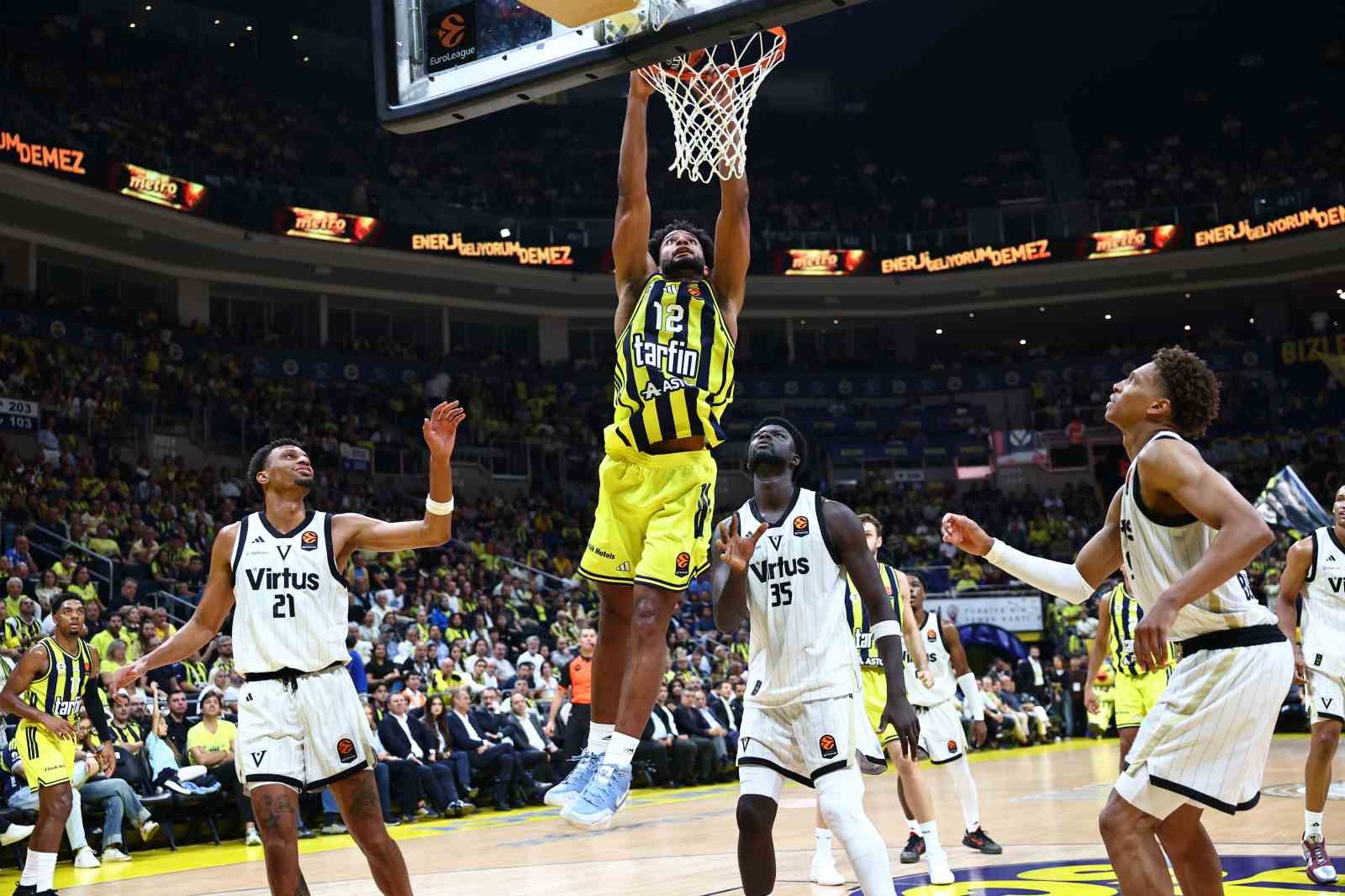 FENERBAHÇE ERKEK BASKETBOL TAKIMI, EUROLEAGUE'İN İLK HAFTASINDA SAHASINDA İTALYAN EKİBİ VİRTUS BOLOGNA’YI 78-68 MAĞLUP EDEREK, SEZONA GALİBİYETLE BAŞLADI.