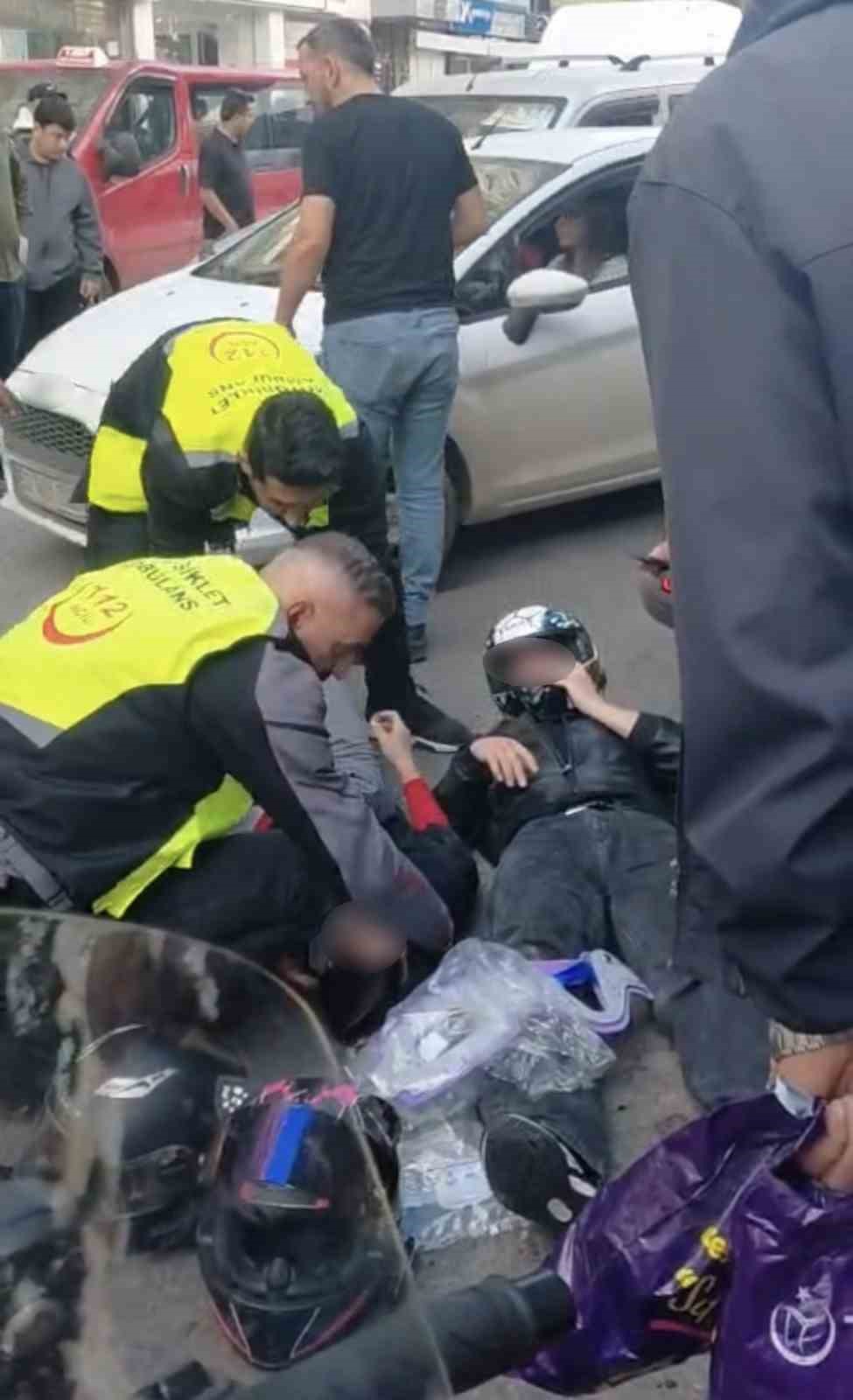 SAMSUN'DA SEYİR HALİNDEKİ MOTOSİKLETİN HAFİF TİCARİ ARACA ÇARPMASI SONUCU MEYDANA GELEN TRAFİK KAZASINDA MOTOSİKLET ÜZERİNDE BULUNAN 2 KİŞİ YARALANDI.