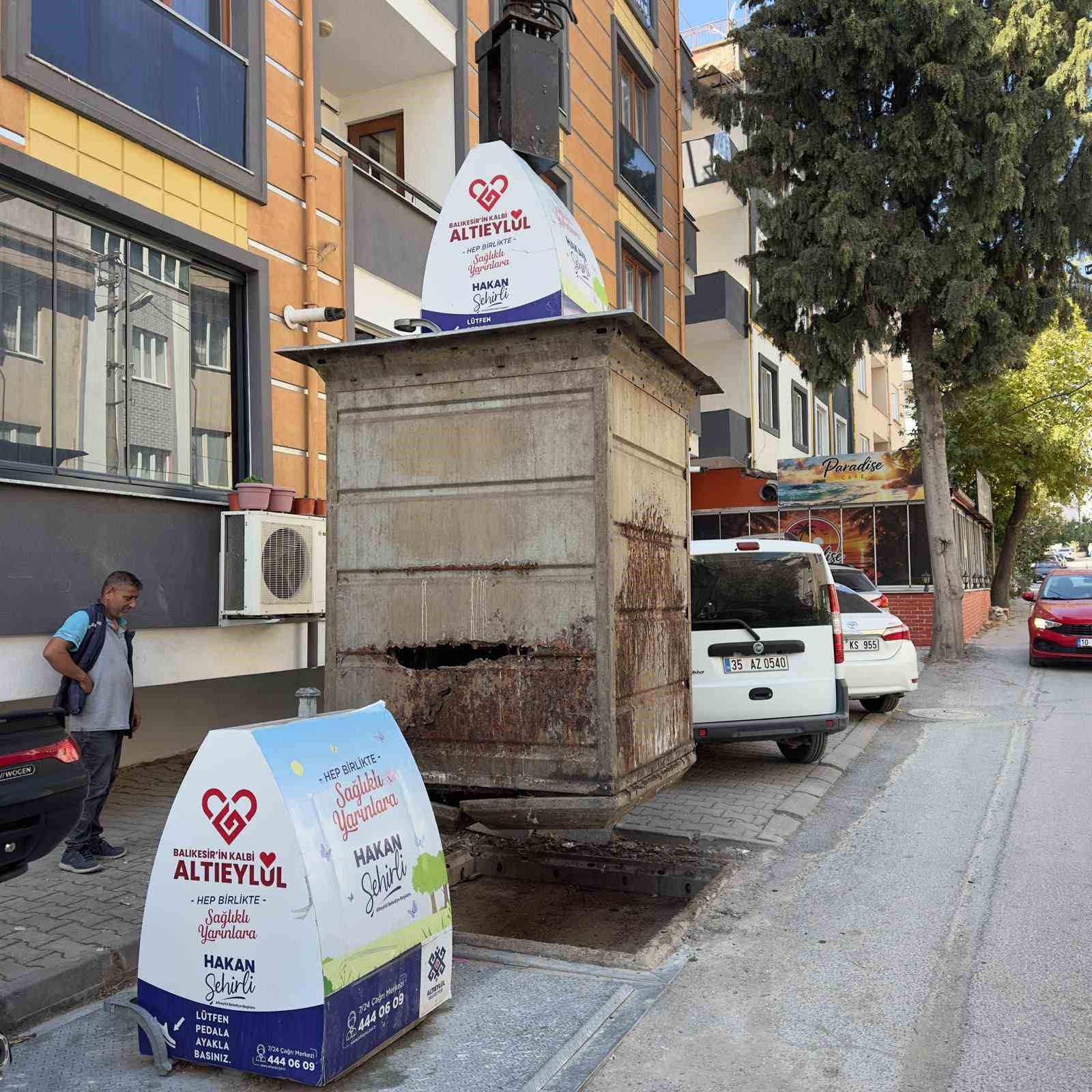 ALTIEYLÜL’DE 40 YER ALTI KONTEYNERİ BAŞTAN AŞAĞI YENİLENDİ