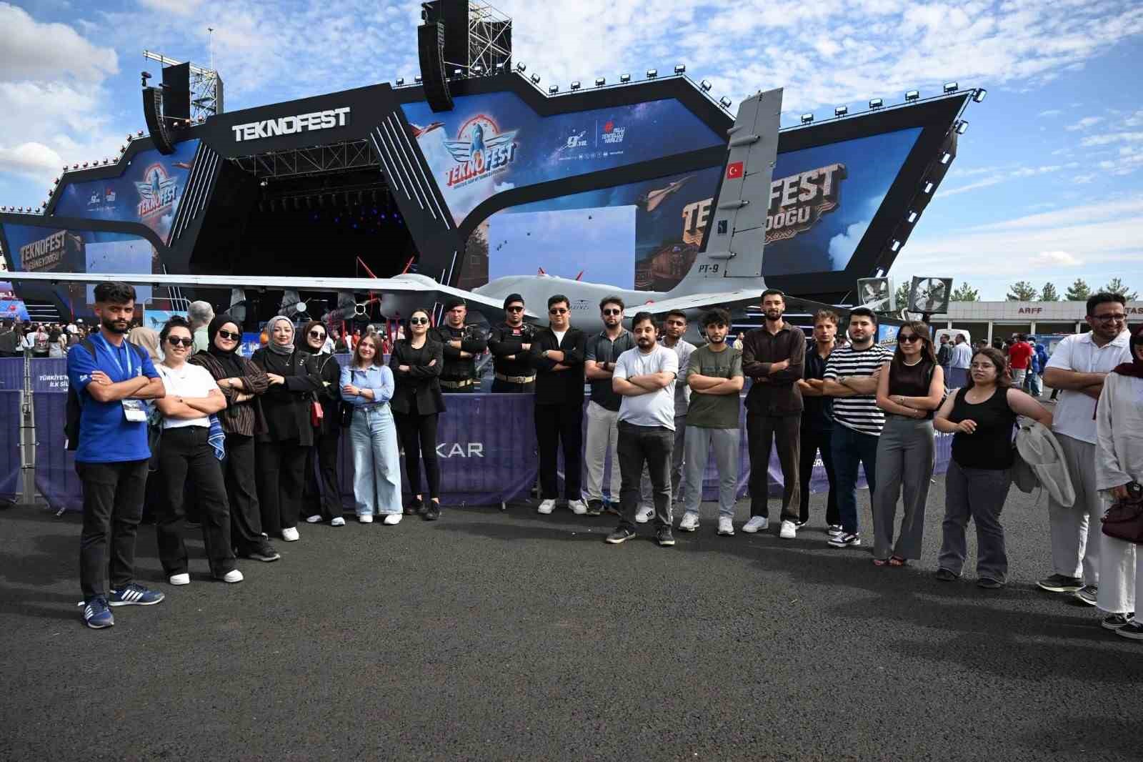 YEŞİLYURT BELEDİYESİ’NDEN GENÇLERE TEKNOFEST GEZİSİ