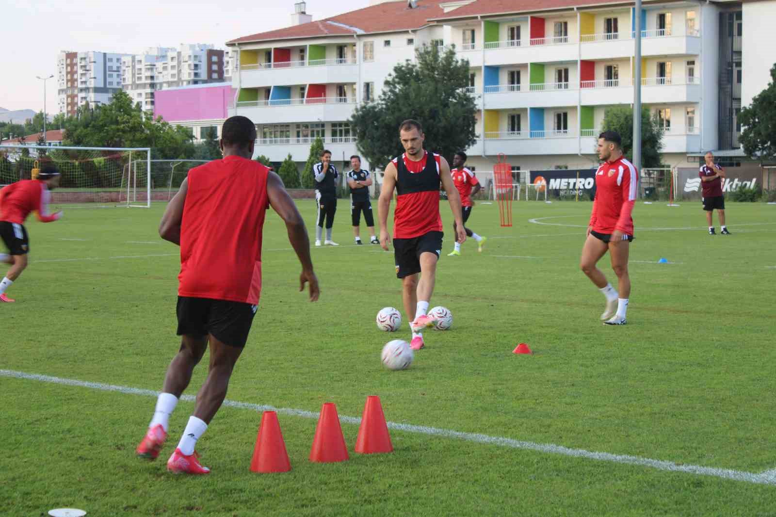 KAYSERİSPOR, TRENDYOL 1. LİG’İN 3. HAFTASINDA IĞDIR FK İLE OYNAYACAĞI KARŞILAŞMANIN HAZIRLIKLARINI SÜRDÜRDÜ