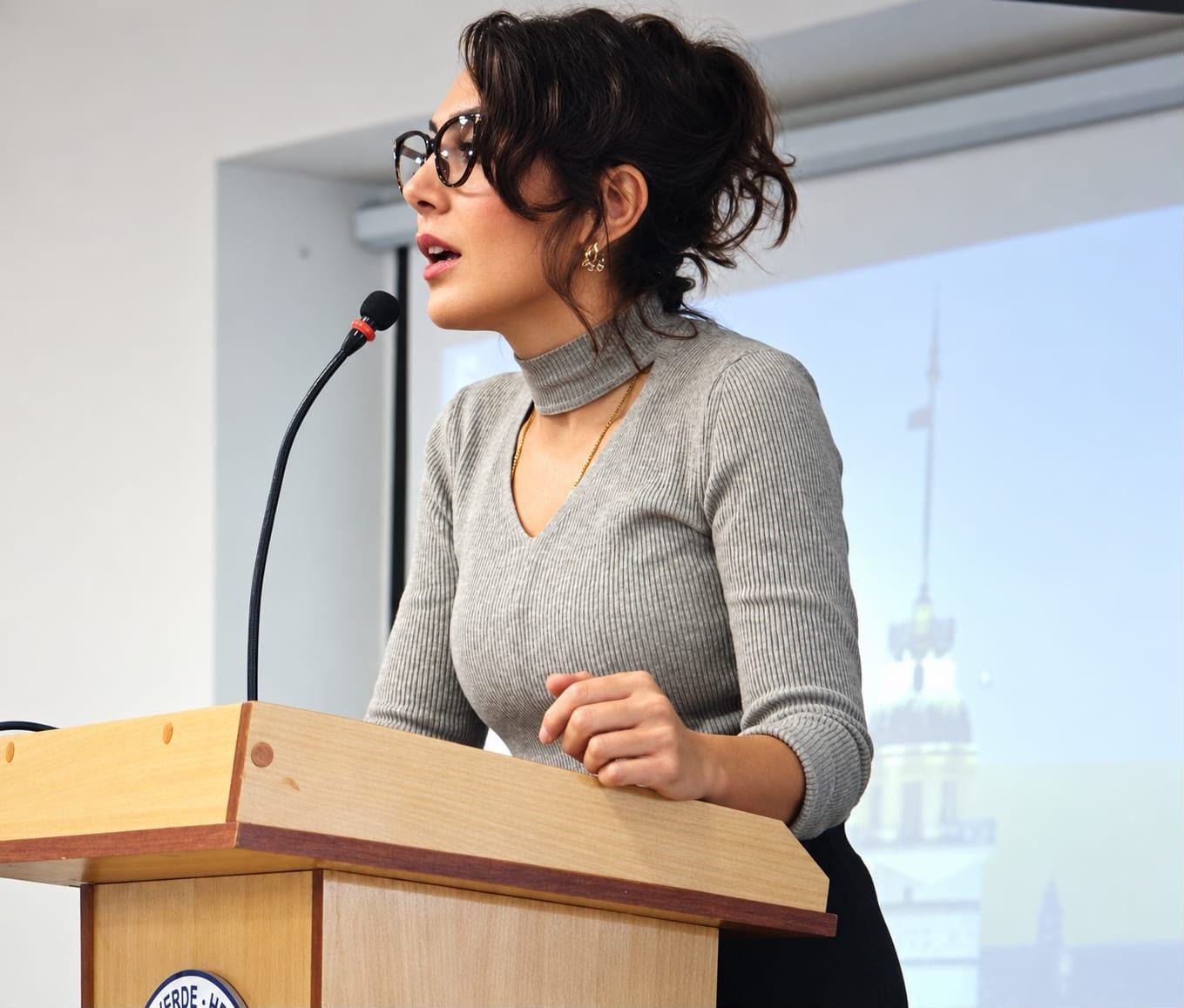 SİVAS’TA AİLE YAPISININ GÜÇLENDİRİLMESİ VE TOPLUMSAL FARKINDALIĞIN ARTIRILMASI AMACIYLA BAŞLATILAN AİLE SEMİNERLERİ PROGRAMININ İLK BULUŞMASINDA EŞİTLİK, ADALET ALGISI VE AİLE İÇİ SORUMLULUKLAR ELE ALINDI.