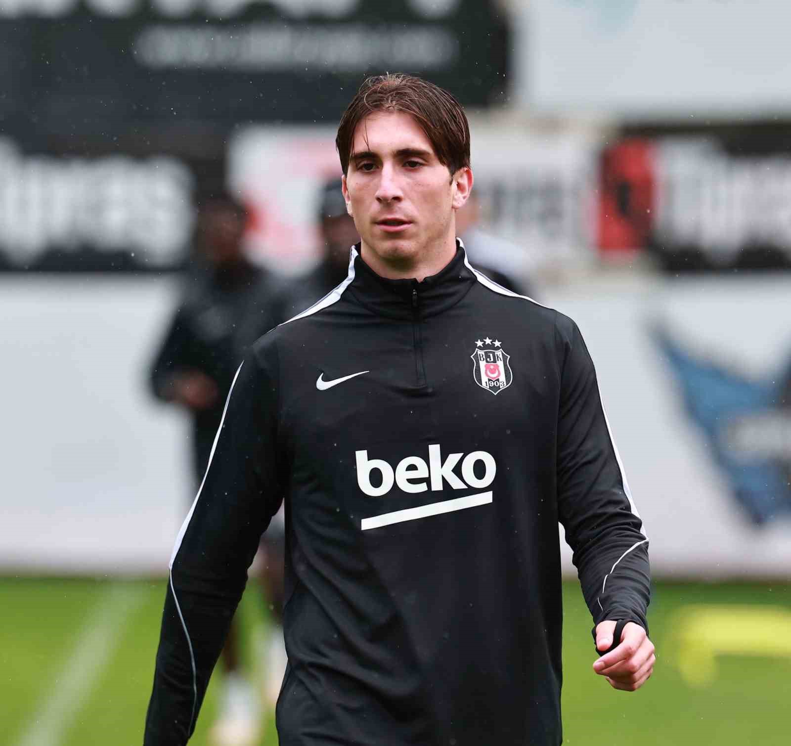 BEŞİKTAŞ, TRENDYOL SÜPER LİG'İN 8. HAFTASINDA TRABZONSPOR İLE DEPLASMANDA OYNAYACAĞI KARŞILAŞMANIN HAZIRLIKLARINA YAPTIĞI ANTRENMANLA BAŞLADI.