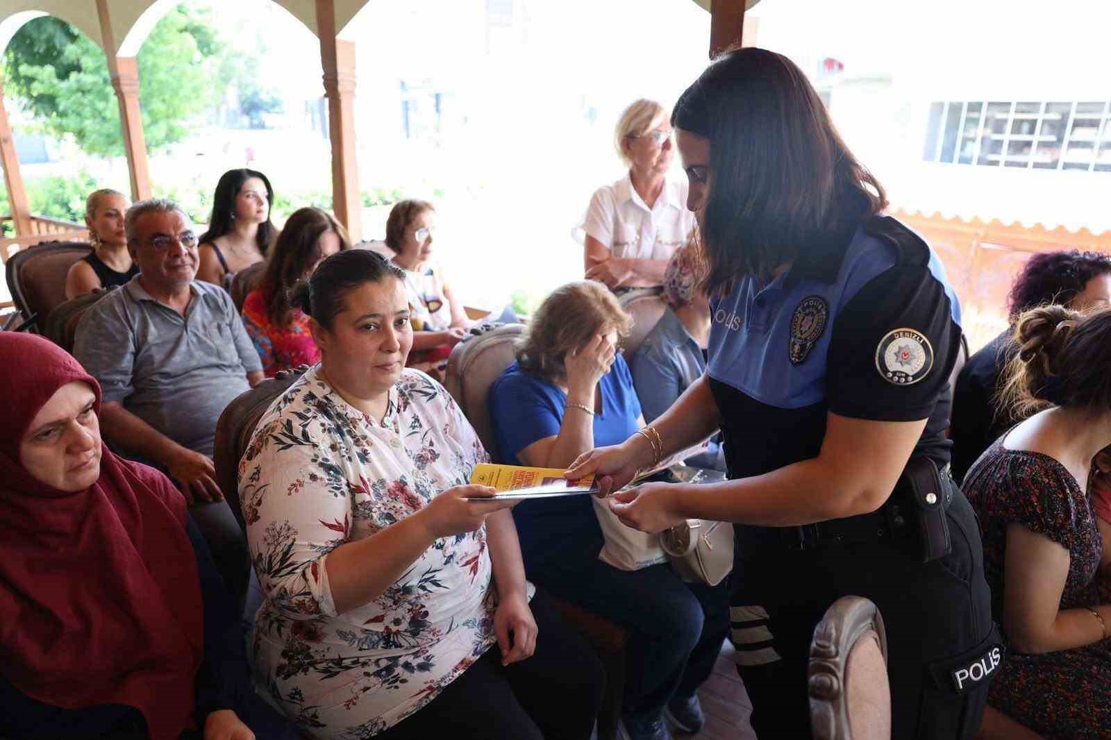 MERKEZEFENDİ BELEDİYESİ, HACI HIZIR SALİH EFENDİ KONAĞI’NDA, DENİZLİ EMNİYET MÜDÜRLÜĞÜ PERSONELLERİNİN KATILIMIYLA KADINLARA YÖNELİK KADES UYGULAMASI HAKKINDA BİLGİLENDİRME PROGRAMI GERÇEKLEŞTİRİLDİ.