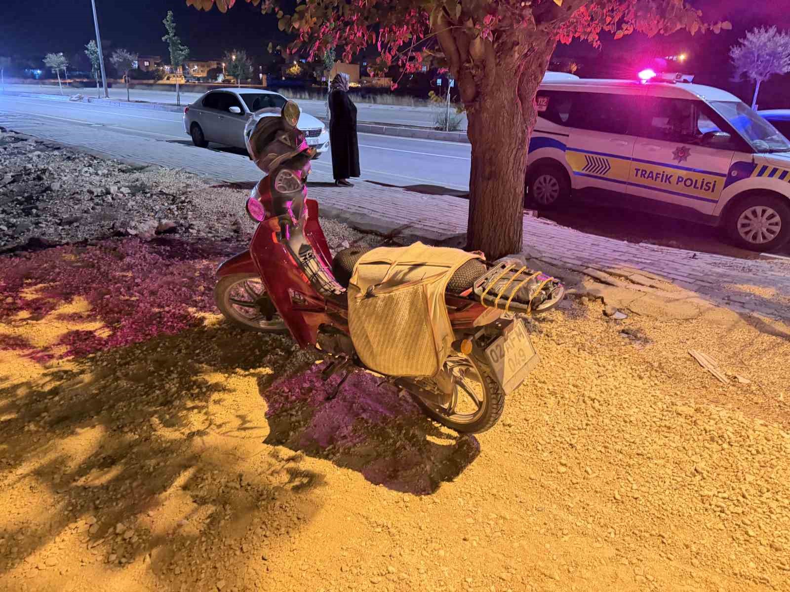 ADIYAMAN’DA, OTOMOBİL İLE MOTOSİKLETİN ÇARPIŞMASI SONUCU MEYDANA GELEN KAZADA 2 KİŞİ YARALANDI.