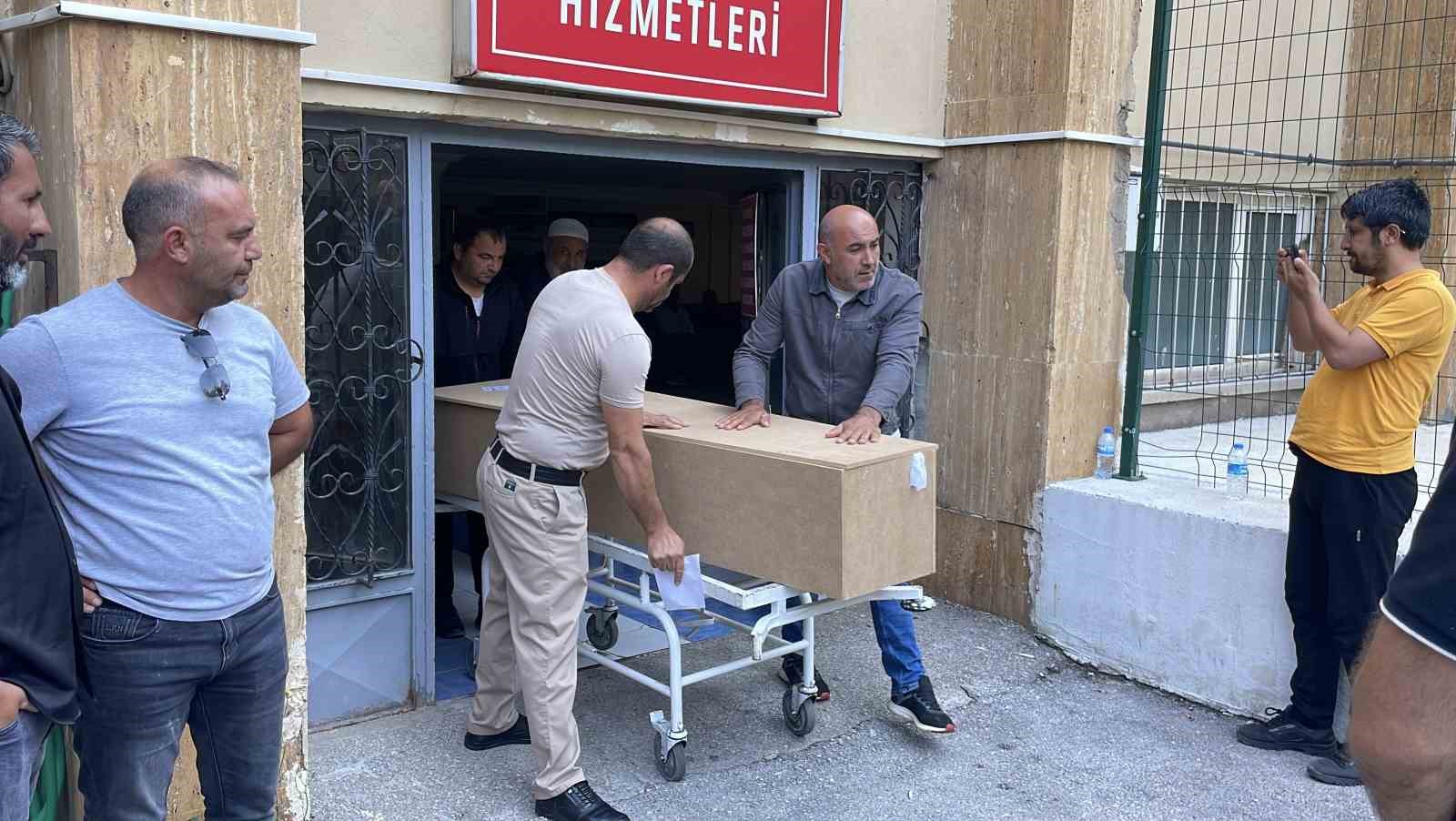 YAKINLARI TARAFINDAN HASTANEDEN TESLİM ALINAN KAYA'NIN CENAZESİNİN BELCİK KÖYÜNDE TOPRAĞA VERİLECEK.