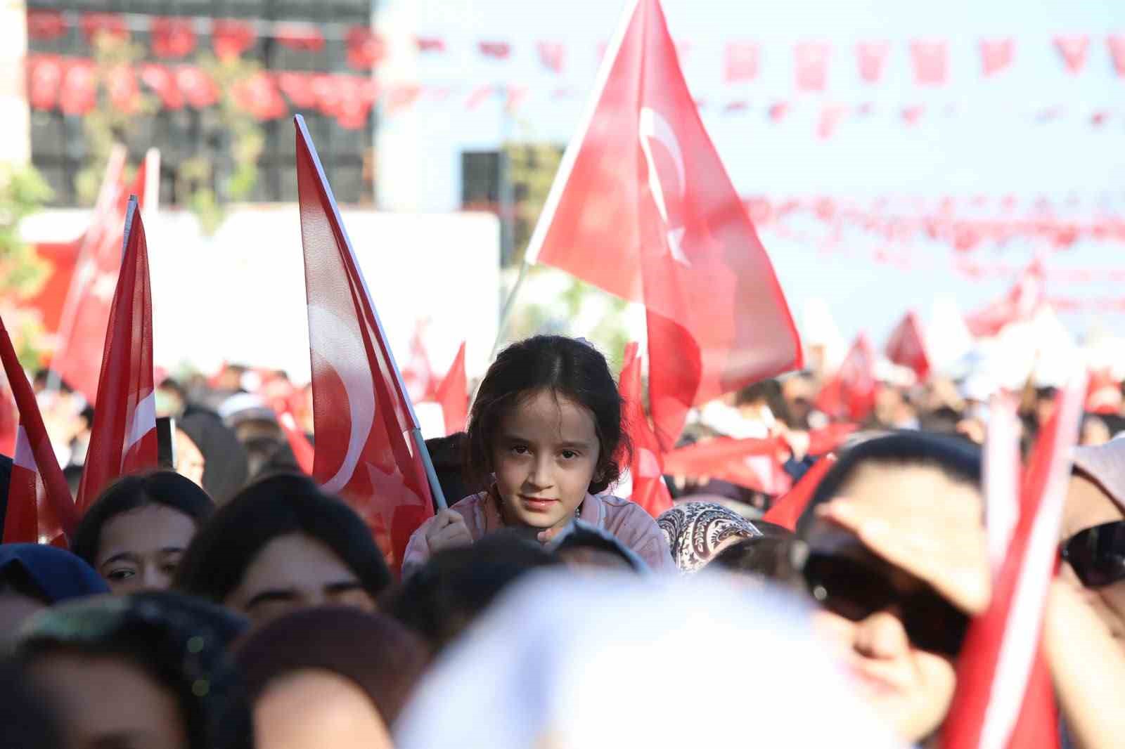 CUMHURBAŞKANI ERDOĞAN: "TERÖRSÜZ TÜRKİYE HEDEFİMİZDE ARAMIZA KİMSE GİREMEYECEK"
