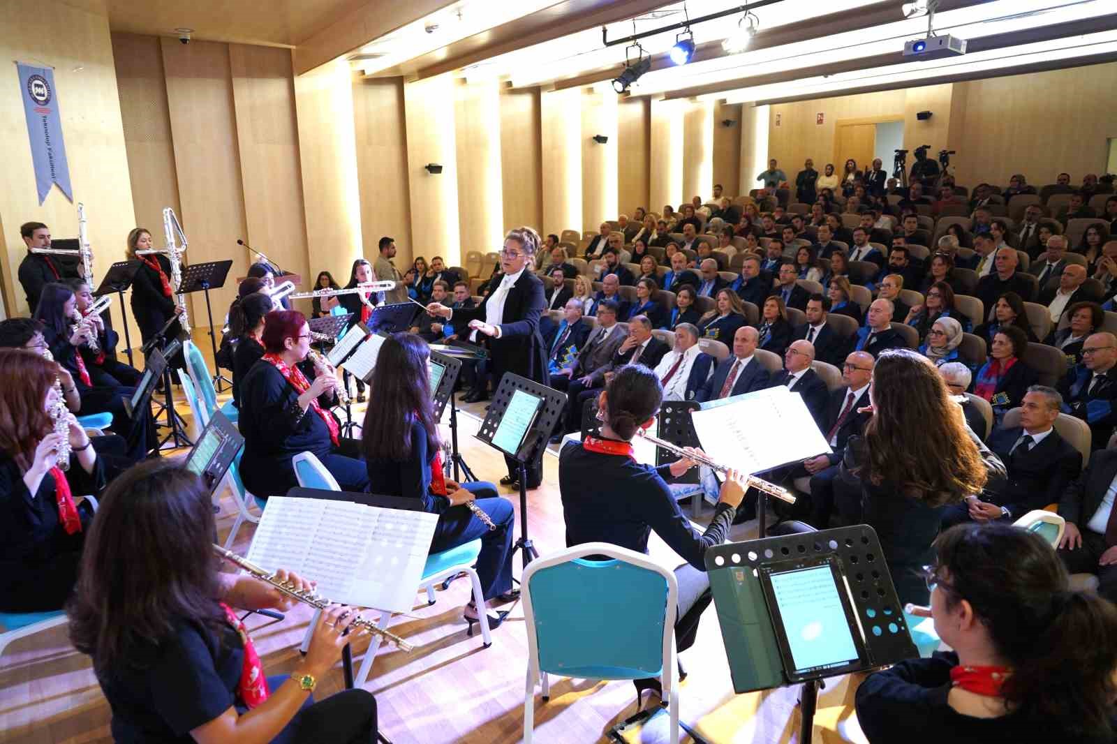 YÜKSEKÖĞRETİM KURULU (YÖK) BAŞKANI EROL ÖZVAR, ÜNİVERSİTELERDE ÇOKTAN SEÇMELİ SINAV YÖNTEMİNİN YAYGINLAŞMASINI DOĞRU BULMADIKLARINI BELİRTEREK, BU KONUDA ÜNİVERSİTELERE GEREKLİ UYARILARIN YAPILDIĞINI VE ÖLÇME-DEĞERLENDİRME UYGULAMALARININ YAKINDAN TAKİP EDİLECEĞİNİ AÇIKLADI.