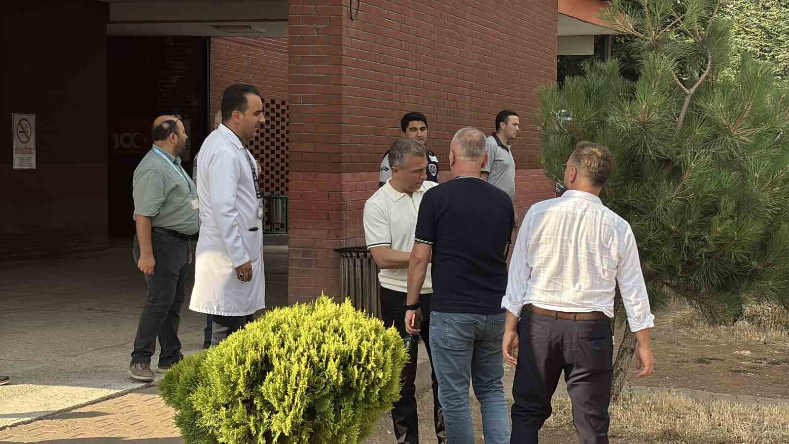 TEM OTOYOLU’NUN BOLU GEÇİŞİNDE İÇERİSİNDE AK PARTİ GRUP BAŞKANVEKİLİ VE ANKARA MİLLETVEKİLİ LEYLA ŞAHİN USTA’NIN BULUNDUĞU OTOMOBİL BAŞKA BİR ARAÇLA ÇARPIŞTI. KAZADA HAFİF YARALANAN MİLLETVEKİLİ USTA VE KORUMASI HASTANEYE KALDIRILDI.