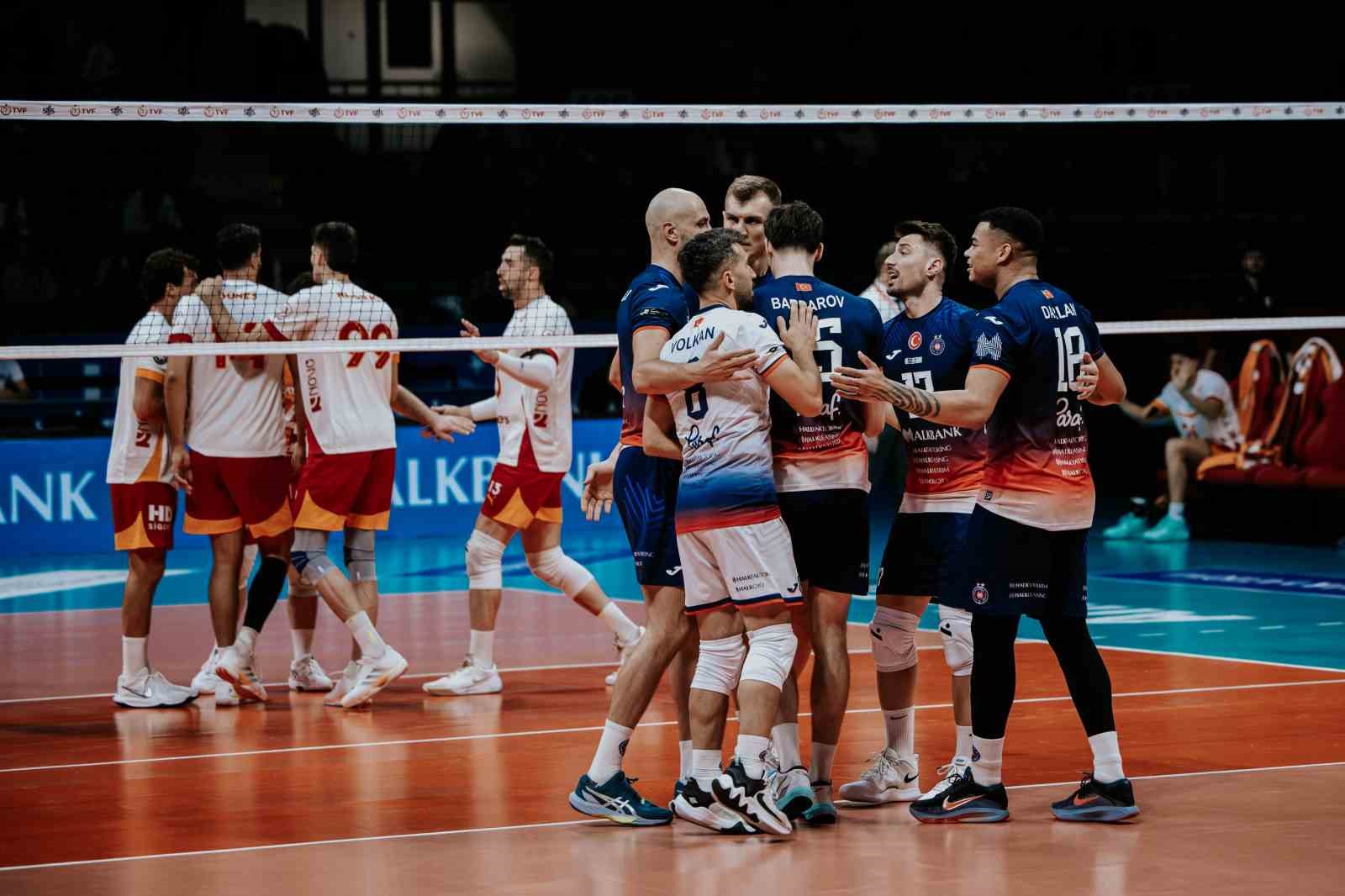 EFELER LİGİ’NİN İLK HAFTASINDA HALKBANK, SAHASINDA GALATASARAY'I 3-1 MAĞLUP ETTİ.