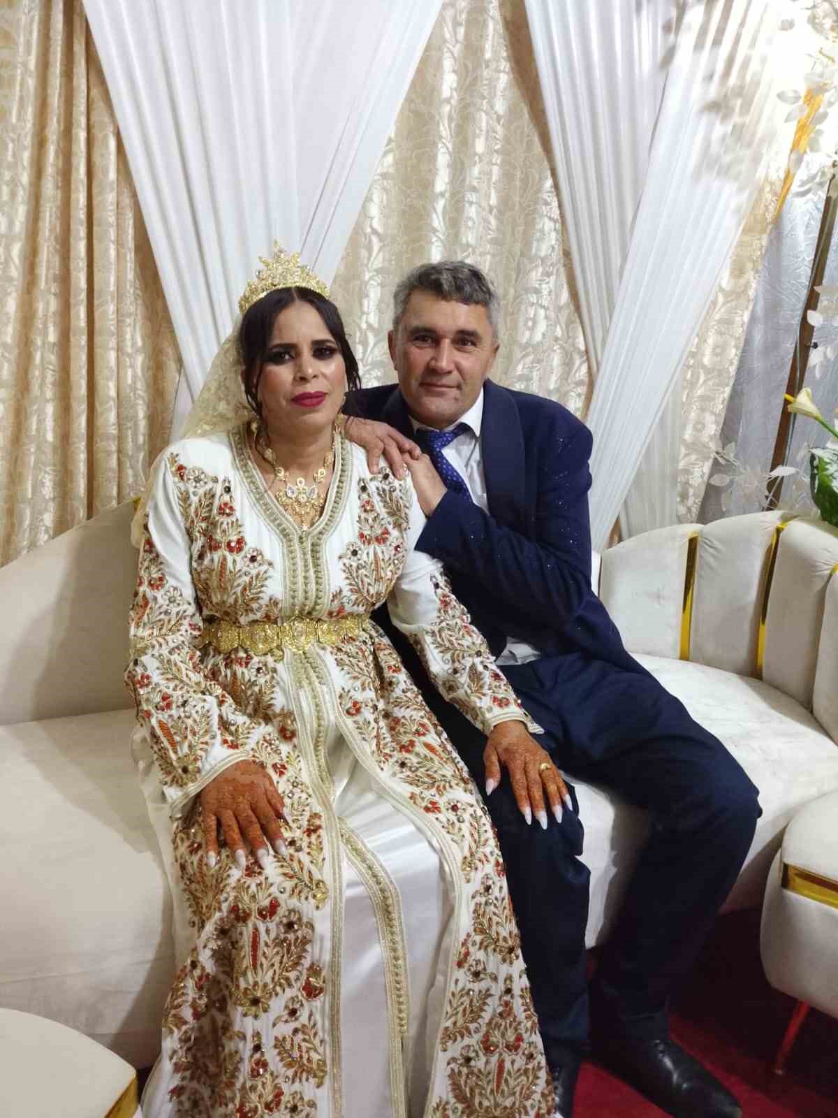 BULDAN’IN KADIKÖY MAHALLESİ’NDE YAŞAYAN 47 YAŞINDAKİ İBRAHİM ÇOBAN, ARADIĞI AŞKI FAS’TA BULDU. FAS’TA TANIŞTIĞI 41 YAŞINDAKİ VİYSEM BİRADİLA İLE EVLENEN ÇOBAN, ÖNCE FAS’TA ARDINDAN MEMLEKETİ BULDAN’DA DÜĞÜN YAPTI.