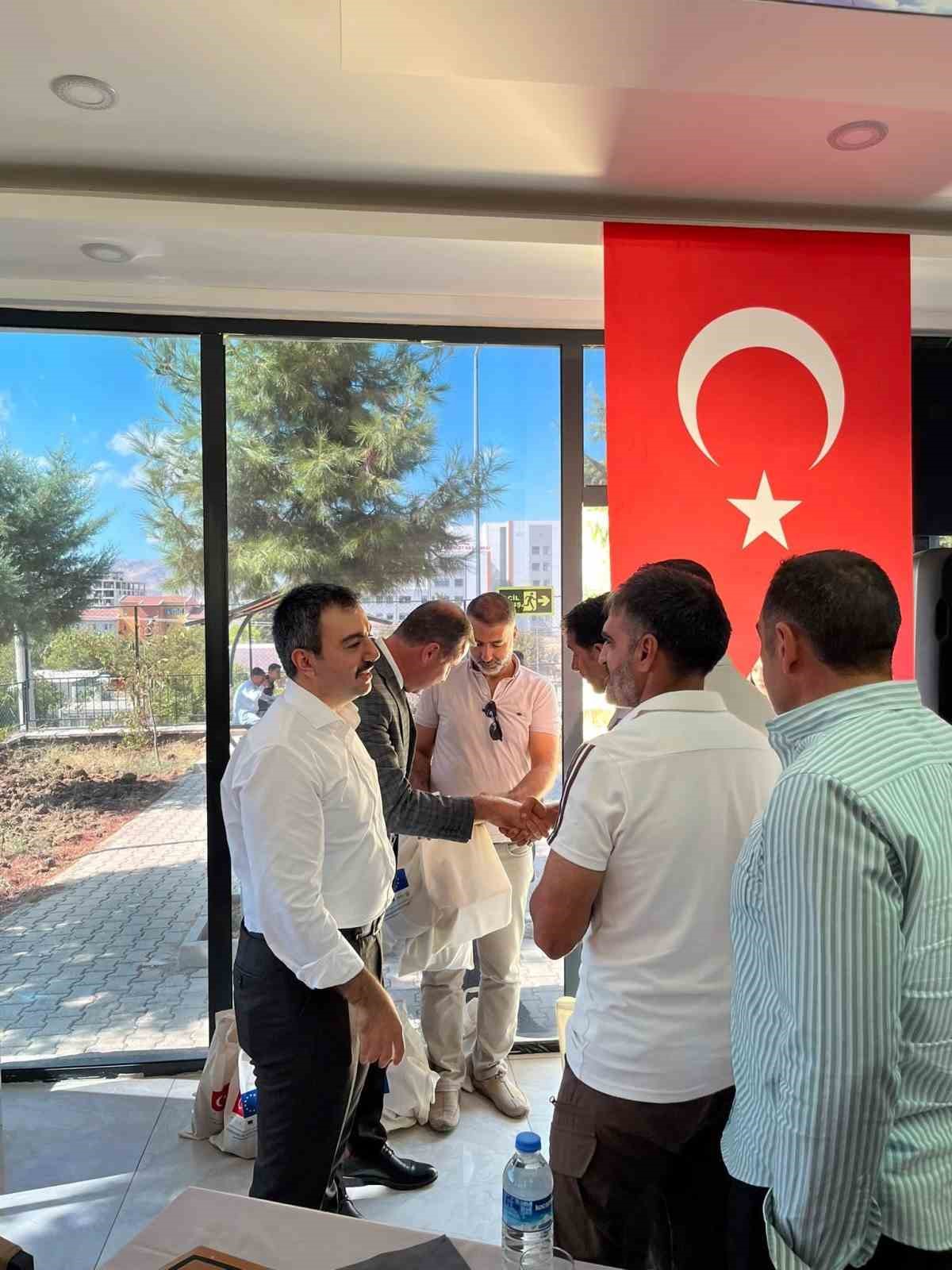 DİCLE KIRSAL KALKINMA YEREL EYLEM GRUBU DERNEĞİ TARAFINDAN, AVRUPA BİRLİĞİ VE TÜRKİYE CUMHURİYETİ ORTAK FİNANSMANIYLA (TKDK / IPARD / LEADER) YÜRÜTÜLEN "DİCLE İLÇESİ TURİSTİK ALANLARIN GÖSTERİMİ TOPLANTISI" GERÇEKLEŞTİ.