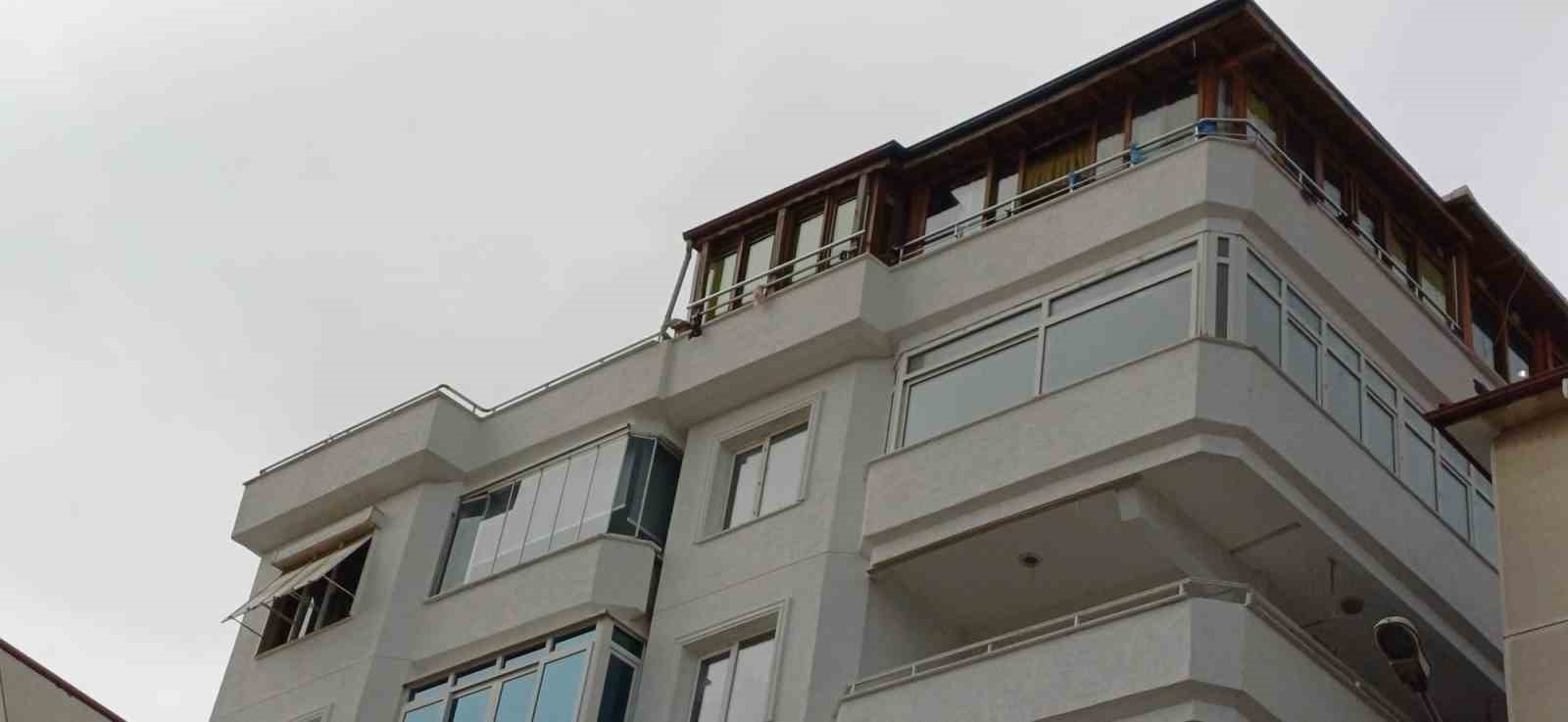 ŞARKICI GÜLLÜ’NÜN YALOVA’DAKİ EVİ