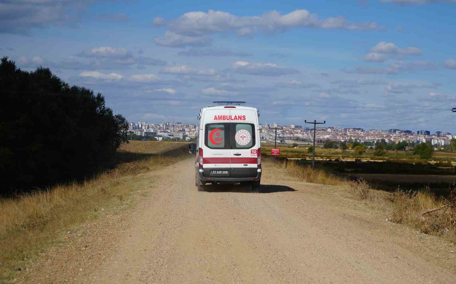 EDİRNE'DE MERİÇ NEHRİ'NDE BOTUN ALABORA OLMASI SONUCU KAYBOLAN 2 ÇOCUĞU ARAMA ÇALIŞMALARINDA 5 YAŞINDAKİ KIZ ÇOCUĞUNUN DA CANSIZ BEDENİNE ULAŞILDI. DAHA ÖNCE BİR ÇOCUĞUN HAYATINI KAYBETTİĞİ OLAYDA, KAYIP SON ÇOCUĞU BULMAK İÇİN ARAMA ÇALIŞMALARI 3'ÜNCÜ GÜNÜNDE DEVAM EDİYOR.