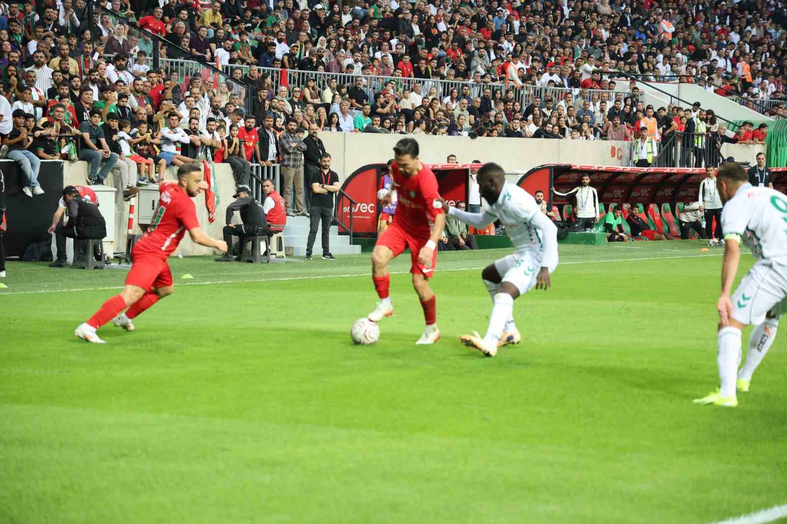 TRENDYOL SÜPER LİG’İN 8. HAFTASINDA AMED SPORTİF FAALİYETLER, EVİNDE KARŞILAŞTIĞI KONYASPOR’U 1-0’LIK SKORLA MAĞLUP ETTİ.