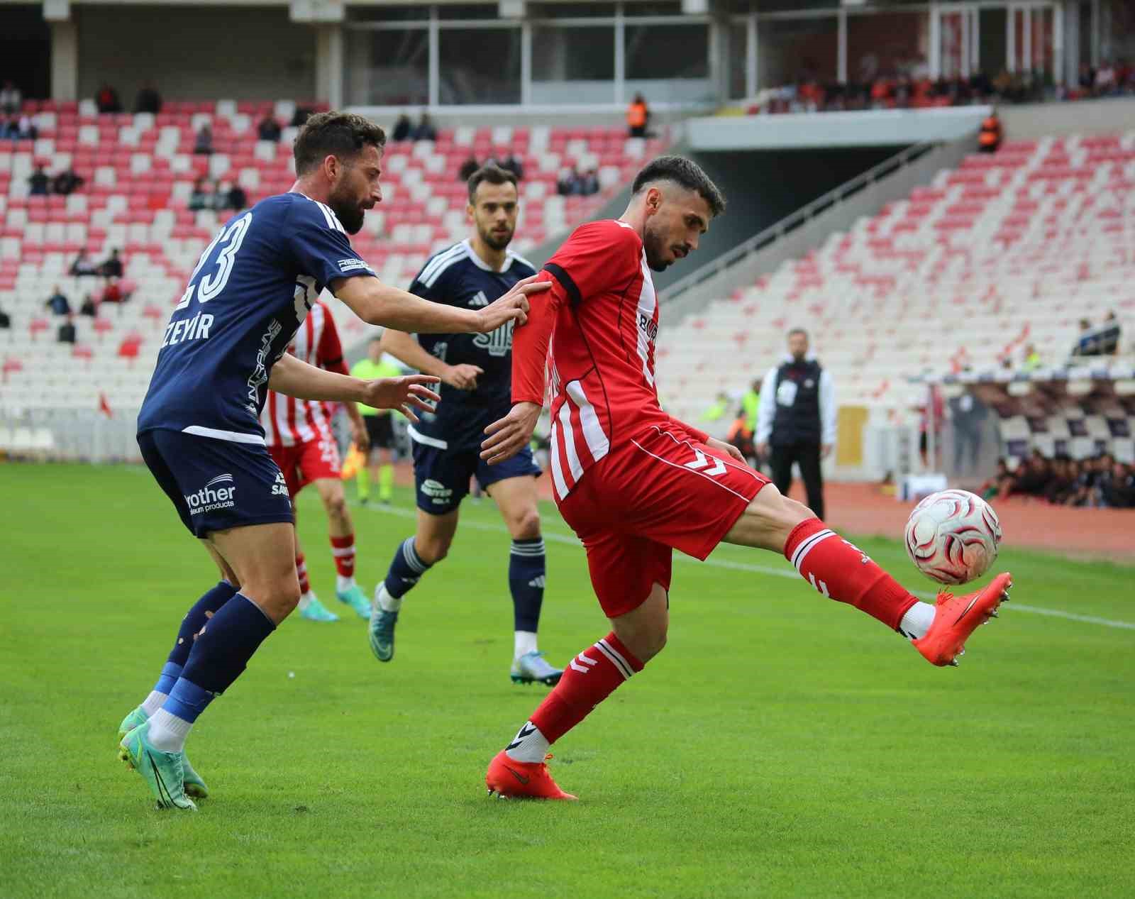 TRENDYOL 1. LİG'İN 11. HAFTASINDA SİVASSPOR, EVİNDE KARŞILAŞTIĞI SARIYER İLE 1-1 BERABERE KALDI.