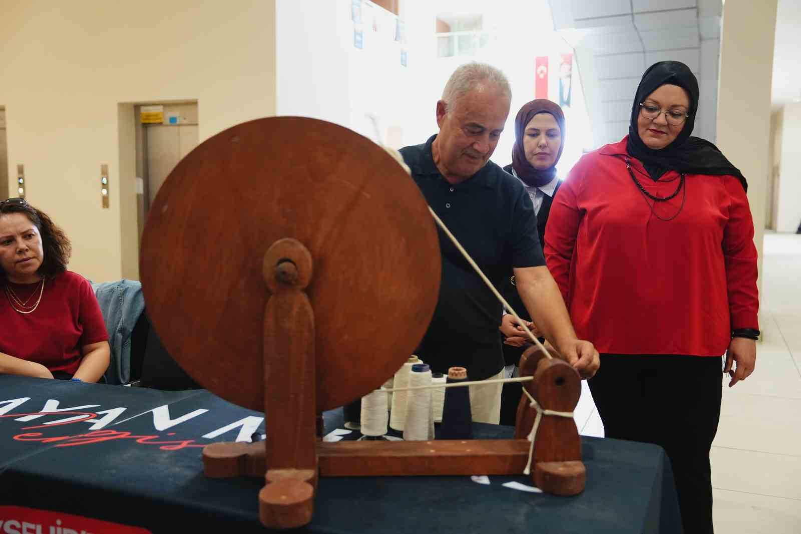 ZEUGMA MOZAİK MÜZESİ, SERGİLERDEN GELENEKSEL SANAT ATÖLYELERİNE, ÇOCUKLARA YÖNELİK PROGRAMLARDAN KÜLTÜREL MİRAS ETKİNLİKLERİNE UZANAN ÇEŞİTLİ ORGANİZASYONLARA EV SAHİPLİĞİ YAPTI.