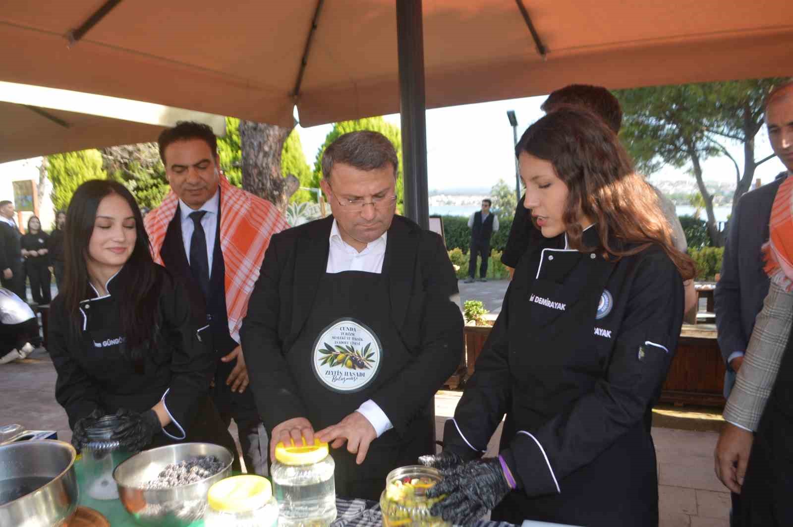 AYVALIK’TA ZEYTİNİN BİN YILLIK HİKÂYESİNİ GENÇ ELLER YAZDI