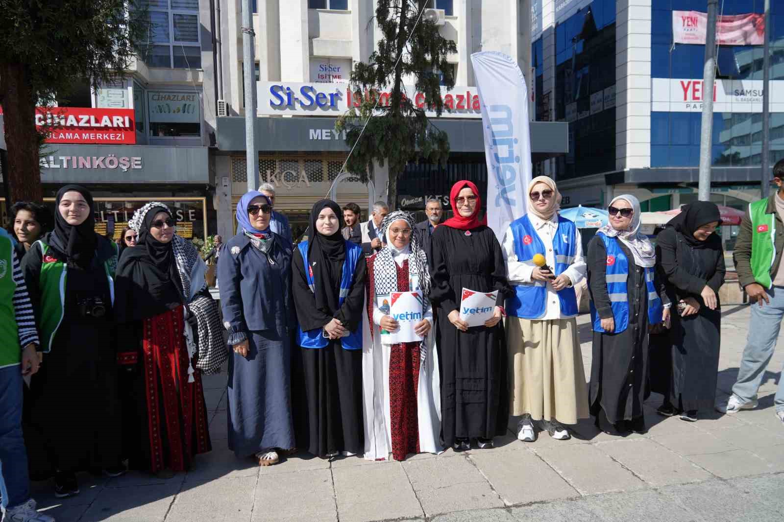 SAMSUN’DA ÇOCUKLAR, FİLİSTİN’DE YAŞANAN İNSANLIK DRAMINA DİKKAT ÇEKMEK İÇİN RESİM ÇİZDİ.