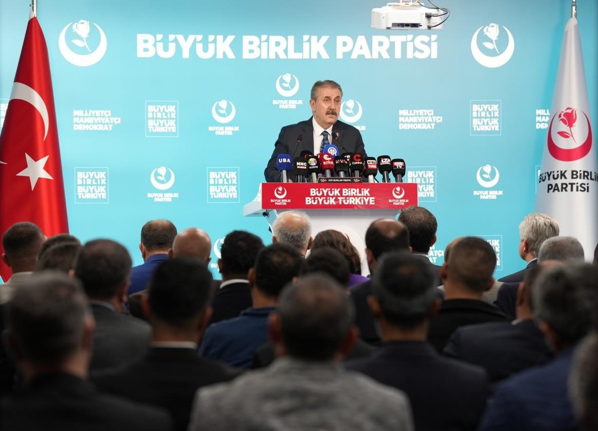 BBP GENEL BAŞKANI MUSTAFA DESTİCİ, PARTİ GENEL MERKEZİNDE BASIN TOPLANTISI DÜZENLEDİ.