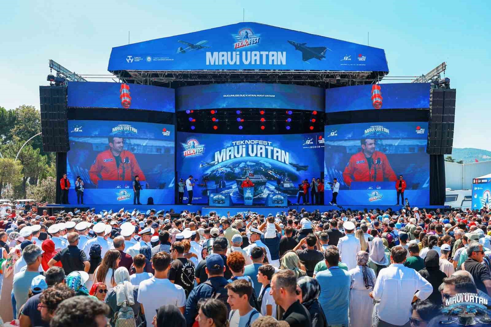 DÜNYANIN EN BÜYÜK HAVACILIK, UZAY VE TEKNOLOJİ FESTİVALİ TEKNOFEST, 'MAVİ VATAN' TEMASIYLA GÖLCÜK TERSANESİ KOMUTANLIĞINDA KAPILARINI AÇTI.