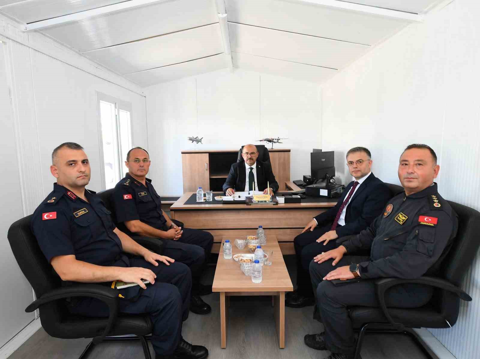VALİ USTAOĞLU, BANDIRMA’DA GÜVENLİK VE HİZMET GÜNDEMİYLE TEMASLARDA BULUNDU