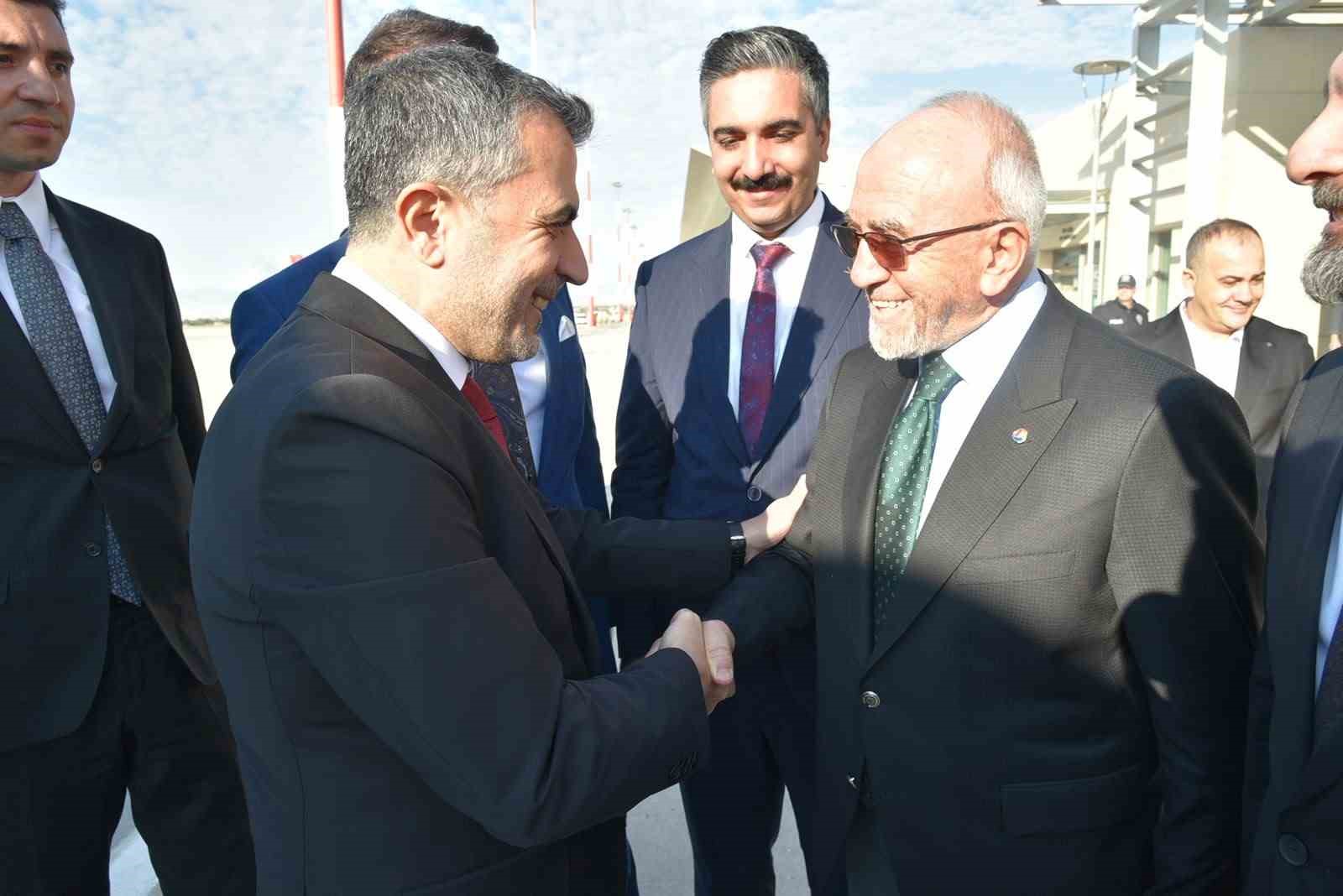 ELAZIĞ TİCARET BORSASI YÖNETİM KURULU BAŞKANI MEHMET ALİ DUMANDAĞ, ADALET BAKAN YARDIMCISI ABDULLAH AYDOĞDU VE İL PROTOKOLÜNÜ AĞIRLADI