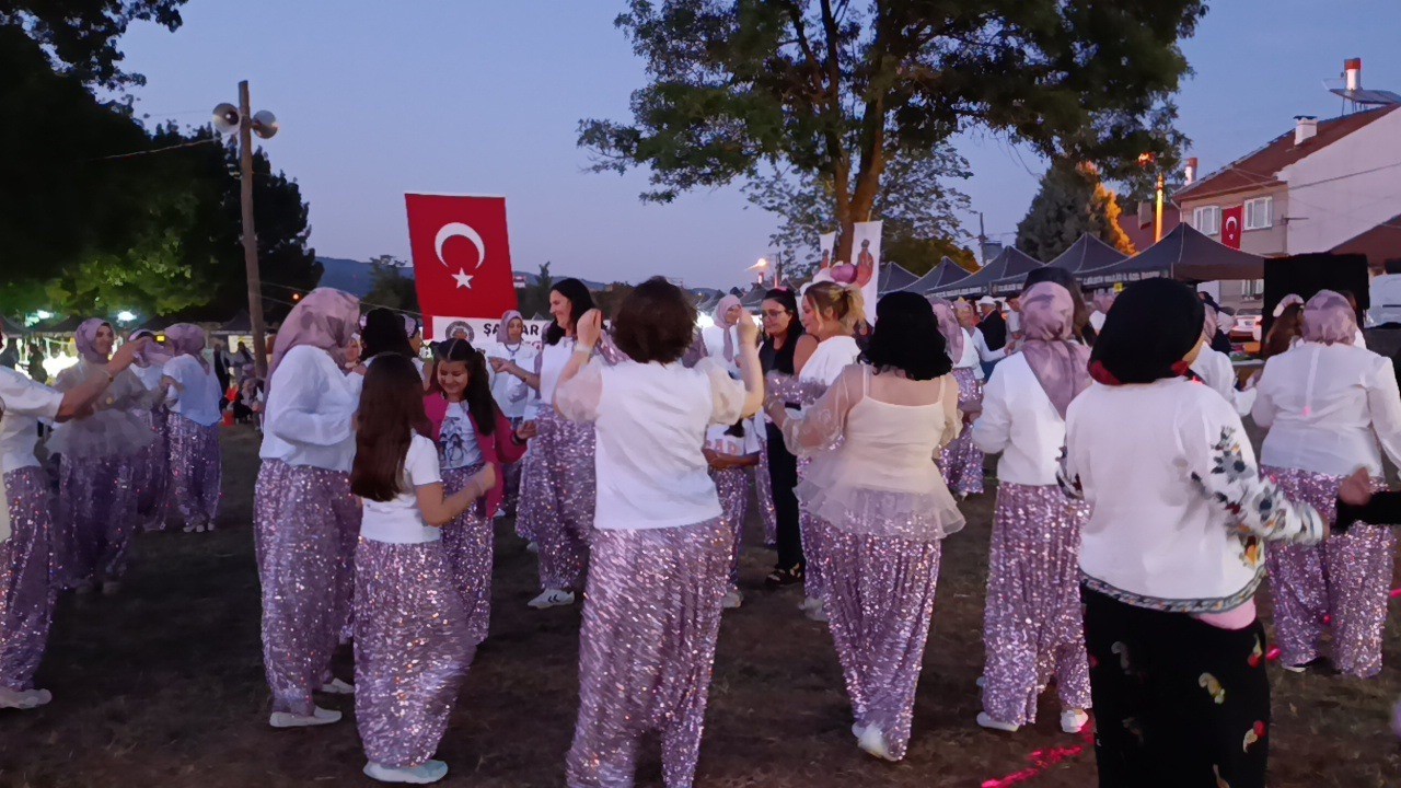 KÖYLÜ KADINLARDAN UNUTULMAZ ŞALVAR GECESİ