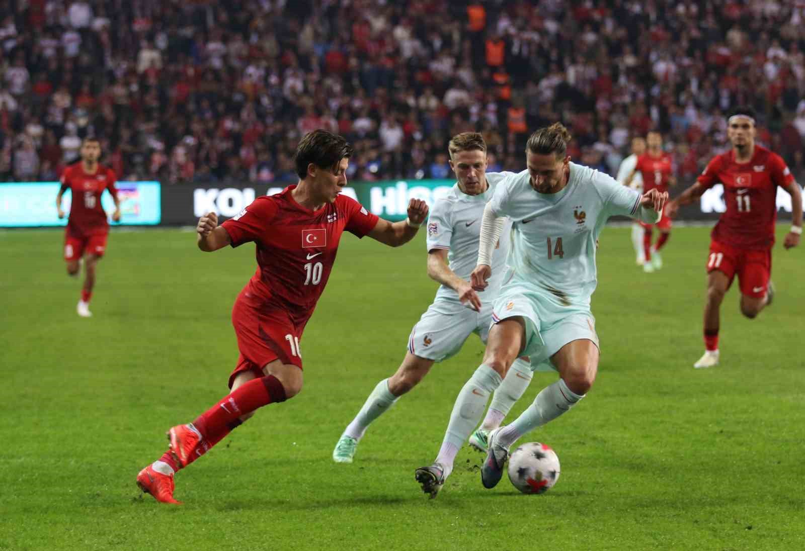TÜRKİYE A MİLLİ FUTBOL TAKIMI, UEFA ULUSLAR A LİGİ 1. GRUP İLK MAÇINDA KOCAELİ'NDE FRANSA'YA 1-0 MAĞLUP OLDU.