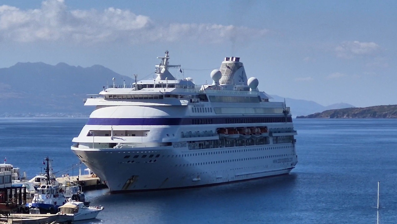 PALAU BAYRAKLI KRUVAZİYER "ASTORİA GRANDE", 447 YOLCUYLA BODRUM'A GELDİ.