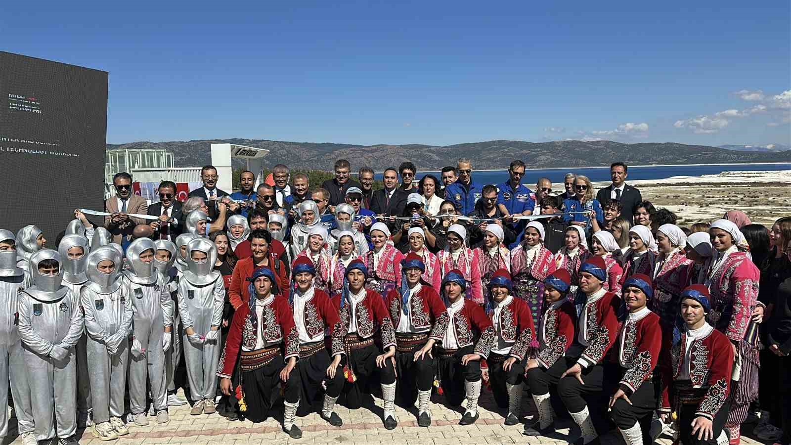 SANAYİ VE TEKNOLOJİ BAKANI MEHMET FATİH KACIR, BURDUR'DA SALDA BİLİM MERKEZİ İLE BURDUR MEHMET AKİF ERSOY ÜNİVERSİTESİ MİLLÎ TEKNOLOJİ ATÖLYESİ'NİN AÇILIŞ TÖRENİNE KATILDI.