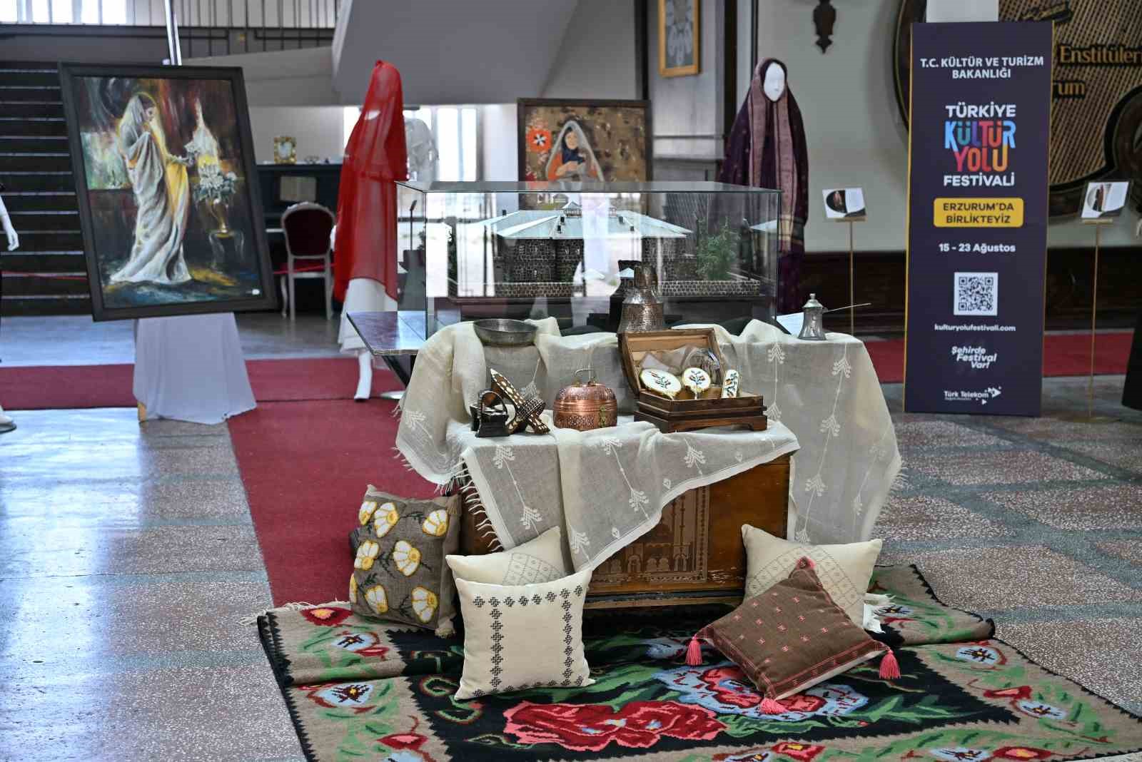 KÜLTÜR VE TURİZM BAKANLIĞI TARAFINDAN DÜZENLENEN ERZURUM KÜLTÜR YOLU FESTİVALİ, KENTİN KÜLTÜREL MİRASINI FARKLI SANAT DİSİPLİNLERİYLE BULUŞTURAN ETKİNLİKLERLE DEVAM ETTİ.