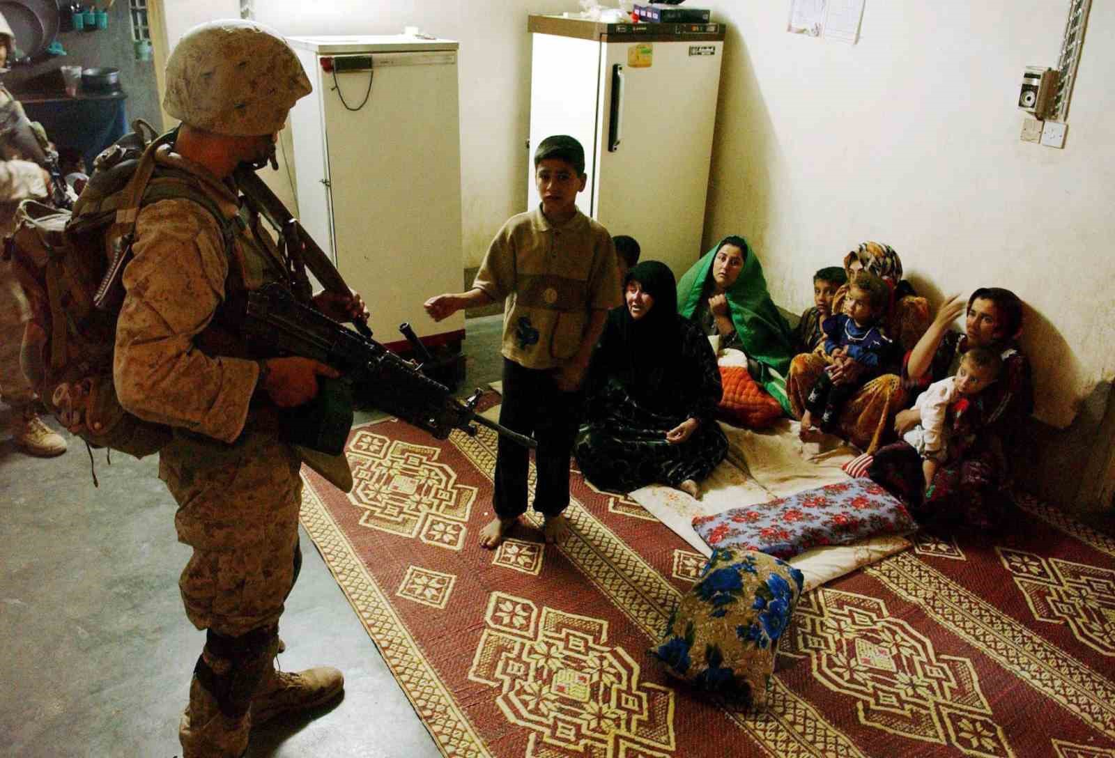 ABD ORDUSU, KİMYASAL SİLAH BULUNDUĞU BAHANESİYLE İŞGAL ETTİĞİ IRAK’TAN 23 YIL SONRA ÇEKİLDİ. AMERİKAN İŞGALİ ÜLKEDE İSYANLAR, TERÖR VE İÇ SAVAŞI TETİKLERKEN, SADECE DOĞRUDAN ÇATIŞMALAR NEDENİYLE EN AZ 200 BİN SİVİL HAYATINI KAYBETTİ.