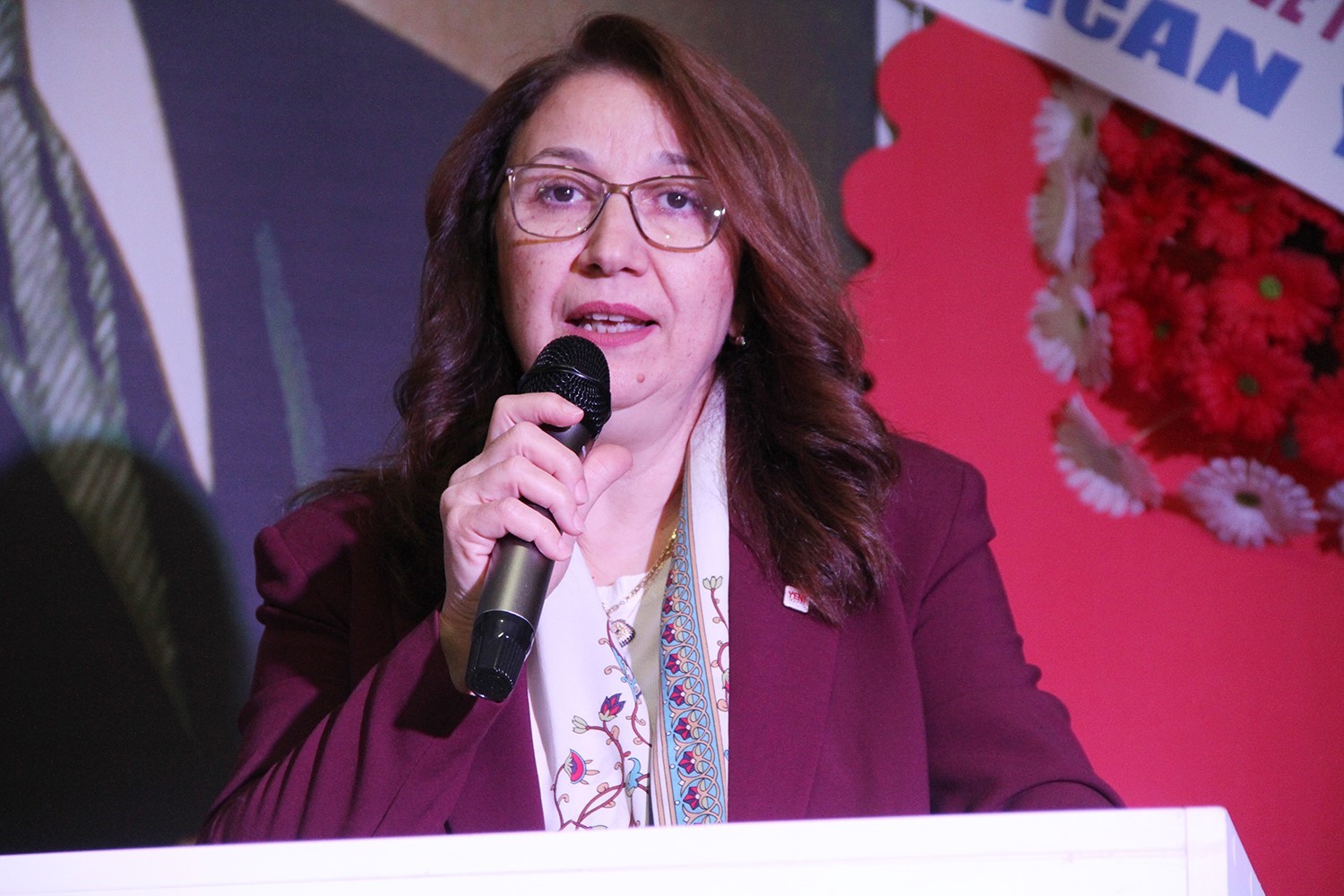 YENİ PARTİ KULA İLÇE TEŞKİLATI’NIN 1. OLAĞAN KONGRESİ, YUNUS EMRE KÜLTÜR MERKEZİ’NDE GERÇEKLEŞTİRİLDİ. TEK LİSTEYLE GİDİLEN KONGREDE MEVCUT İLÇE BAŞKANI ESEN ÇINAR, DELEGELERİN KULLANDIĞI OYLARIN TAMAMINI ALARAK YENİDEN İLÇE BAŞKANLIĞINA SEÇİLDİ.