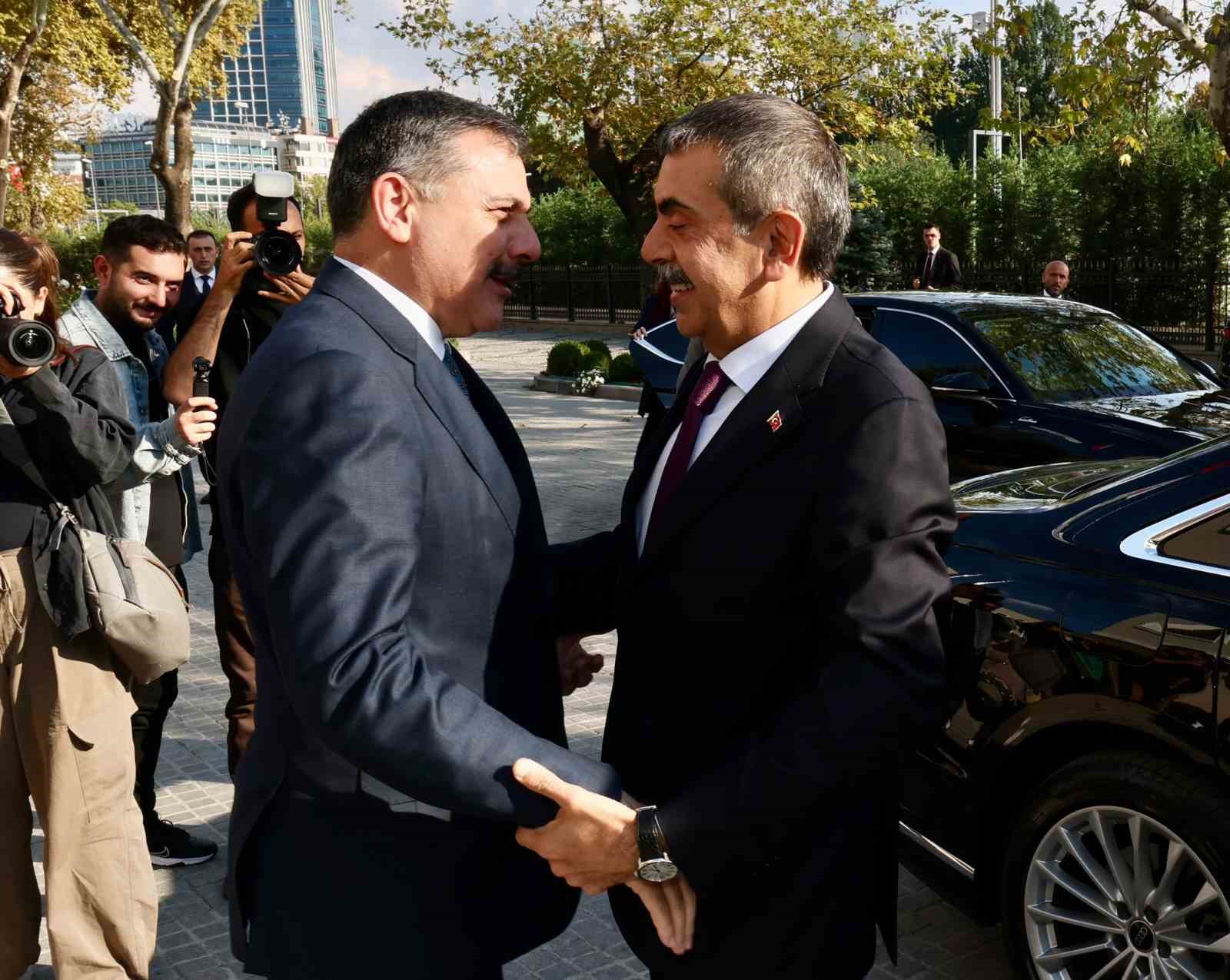 İÇİŞLERİ BAKANI MUSTAFA ÇİFTÇİ, "İLK DEFA BU SENE OKULLARIMIZDA 31 BİN TANE BAHÇE GÖREVLİSİ İSTİHDAM ETMİŞ OLDUK" DEDİ.