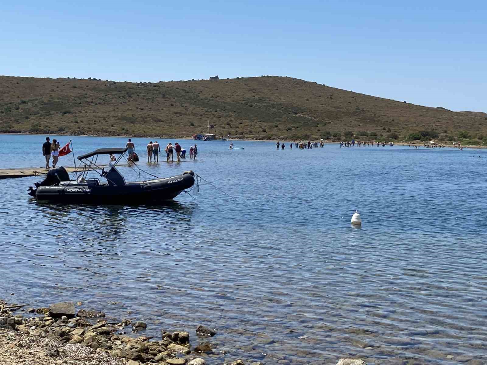AYVALIK’TA BİNLERCE TURİSTİN DENİZE YÜRÜYEREK GEÇTİĞİ BOĞAZDA CAN GÜVENLİĞİ YOK!
