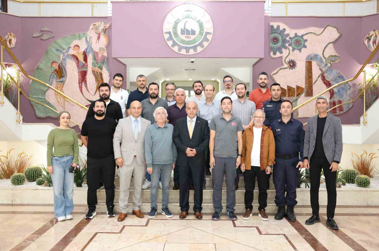 DENİZLİ ORGANİZE SANAYİ BÖLGESİ’NDE FİRMALAR ARASINDA SOSYAL DAYANIŞMAYI, BİRLİK VE BERABERLİĞİ GÜÇLENDİRMEK AMACIYLA GELENEKSEL OLARAK DÜZENLENEN DENİZLİ OSB MASA TENİSİ TURNUVASI’NIN BU YIL 7’NCİSİ GERÇEKLEŞTİRİLİYOR. TURNUVA ÖNCESİNDE TEKNİK TOPLANTI VE KURA ÇEKİMİ, DENİZLİ OSB BÖLGE MÜDÜRÜ VE SPOR TERTİP KOMİTESİ BAŞKANI AHMET TAŞ VE TAKIM YÖNETİCİLERİNİN KATILIMIYLA GERÇEKLEŞTİRİLDİ.