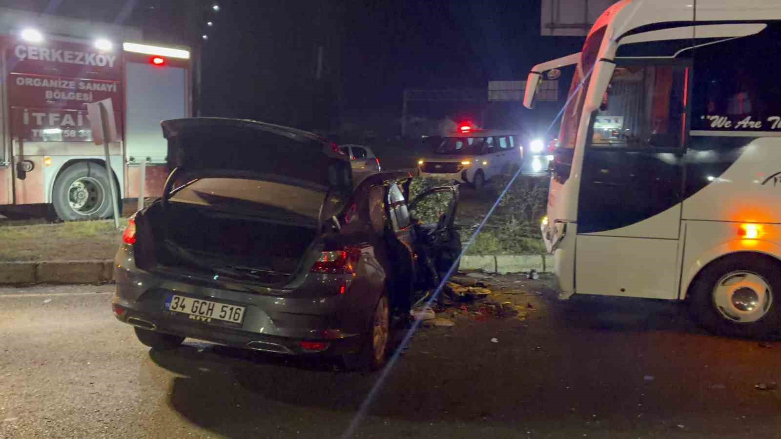 KAVŞAKTA FECİ KAZA: 3 YARALI